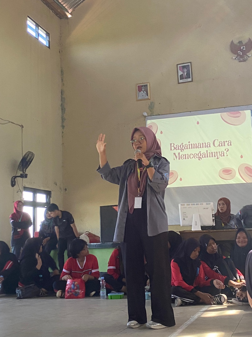 Read more about the article Cegah Stunting di Masa Depan! KKN MAs Tim 59 Berikan Sosialisasi Cegah Anemia pada Remaja, dengan Wajib Minum Tablet Tambah Darah di SMP Negeri 3 Mojolaban