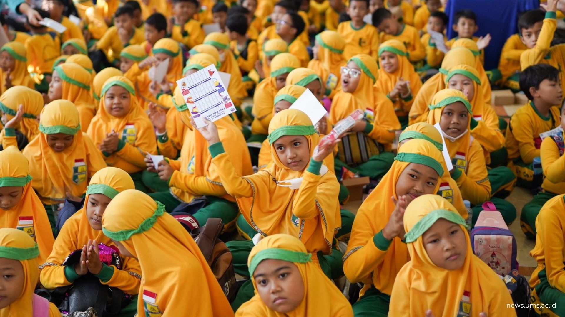 Bulan Kesehatan Gigi Nasional, RSGM Soelastri Gandeng FKG UMS Berikan Edukasi Ratusan Siswa SD Se-Surakarta