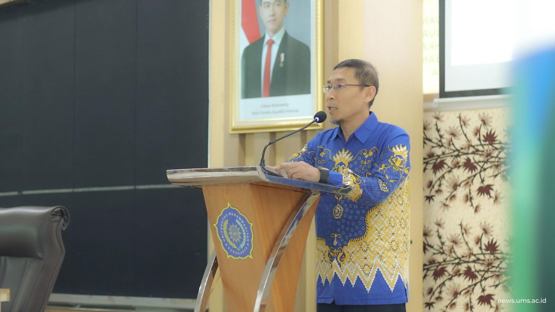 Wakil Rektor V Bidang Kerja Sama & Urusan Internasional UMS Prof. Supriyono , S.T., M.T., Ph.D. saat memberikan sambutan dalam Capacity Building Workshop for Internationalization: Dream Big, Think Global, Act Now.