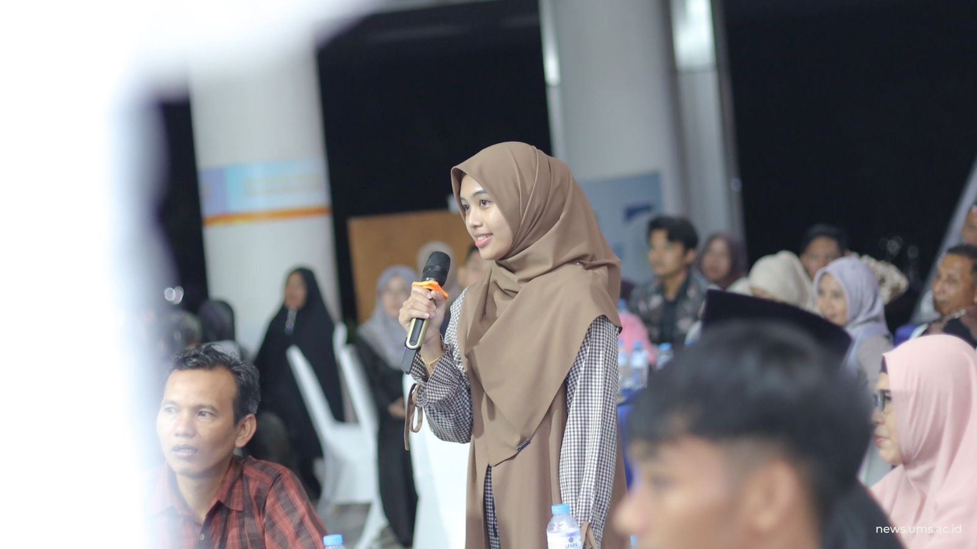 Penerima Beasiswa Program Doktoral, Ria Nata Kusuma wisudawati asal Jambi terima beasiswa 50% dari Rektor UMS