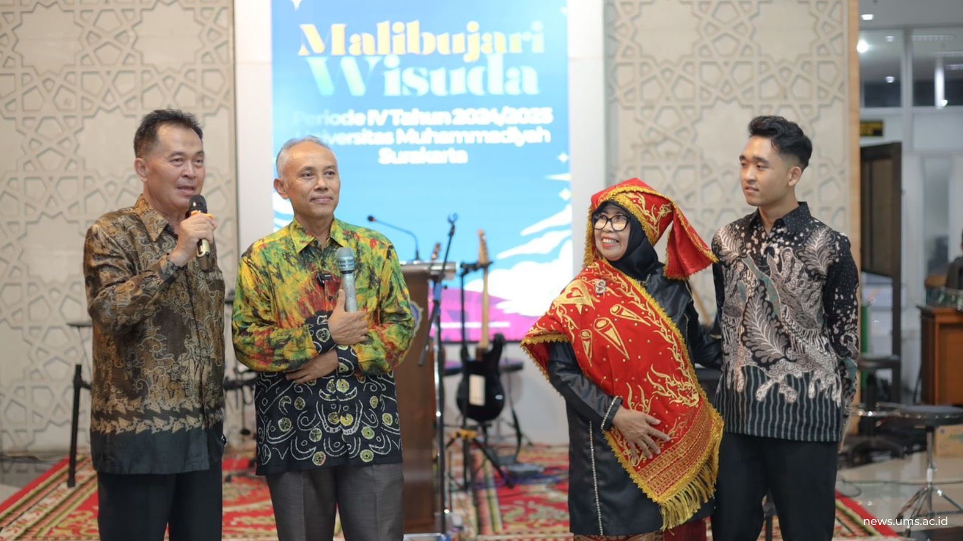 Suasana haru dan kebanggan terlihat dari orang tua Arvin Rabbani asal Sumatera Barat, yang bertepatan dengan Anniversary ke 37 Pernikahan