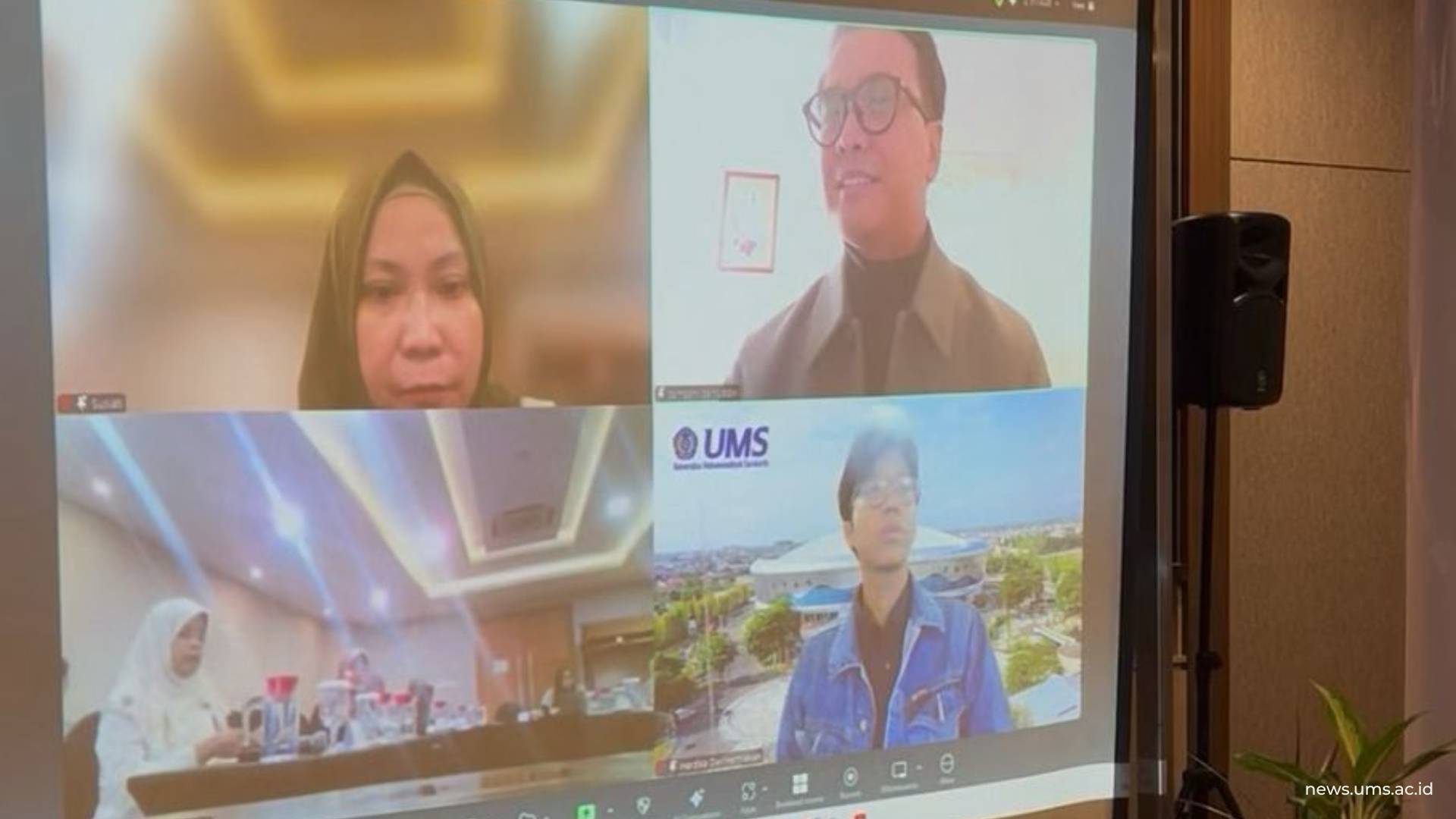 Zamzami Zainuddin, Ph.D., pakar AI in Education dari Flinders University, Australia yang bergabung secara daring menyampaikan pentingnya menjaga daya berpikir kritis mahasiswa di tengah kemudahan teknologi AI.