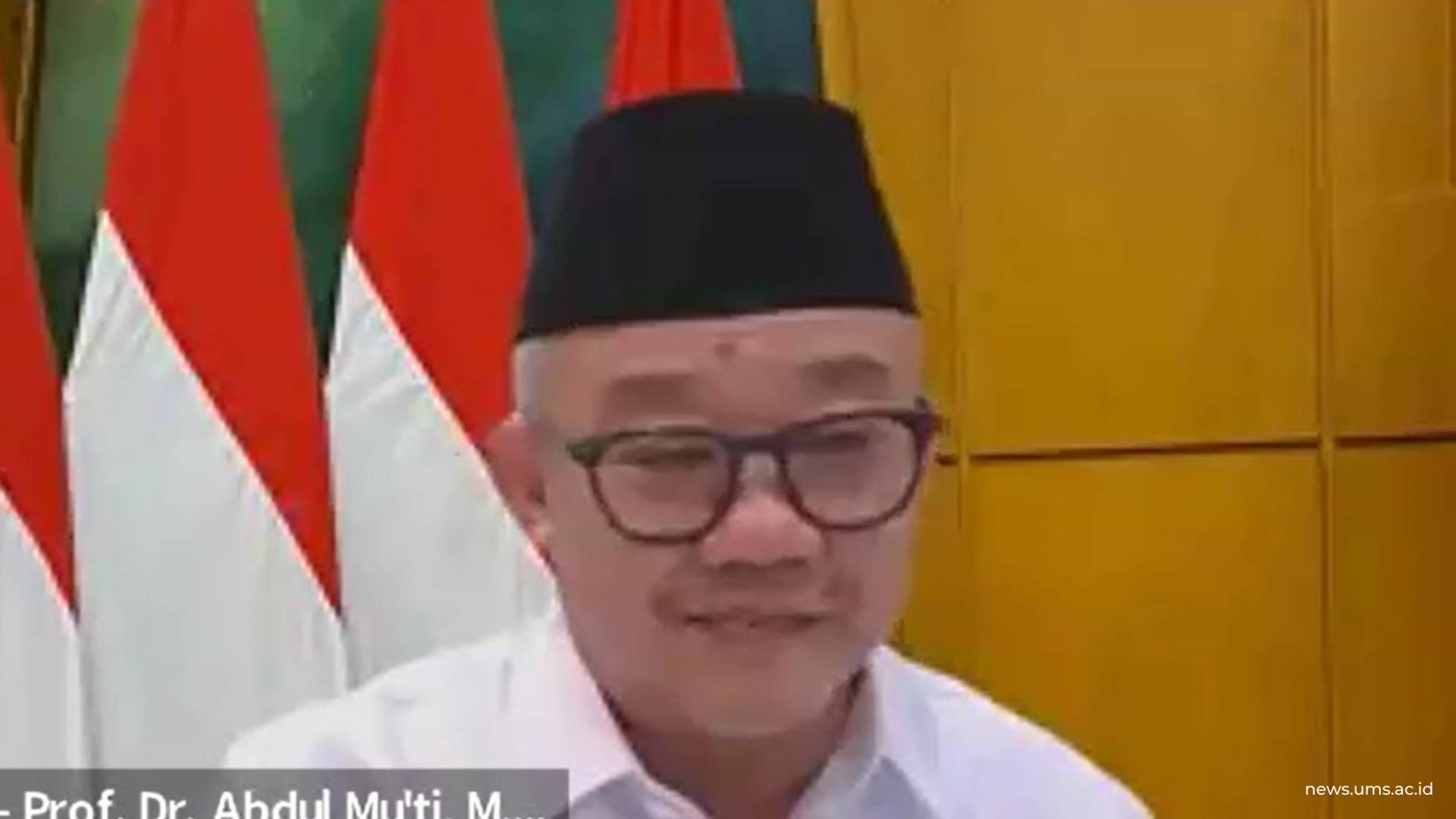 Mendikdasmen RI, Abdul Mu'ti saat menjadi pemateri di Webinar UMS