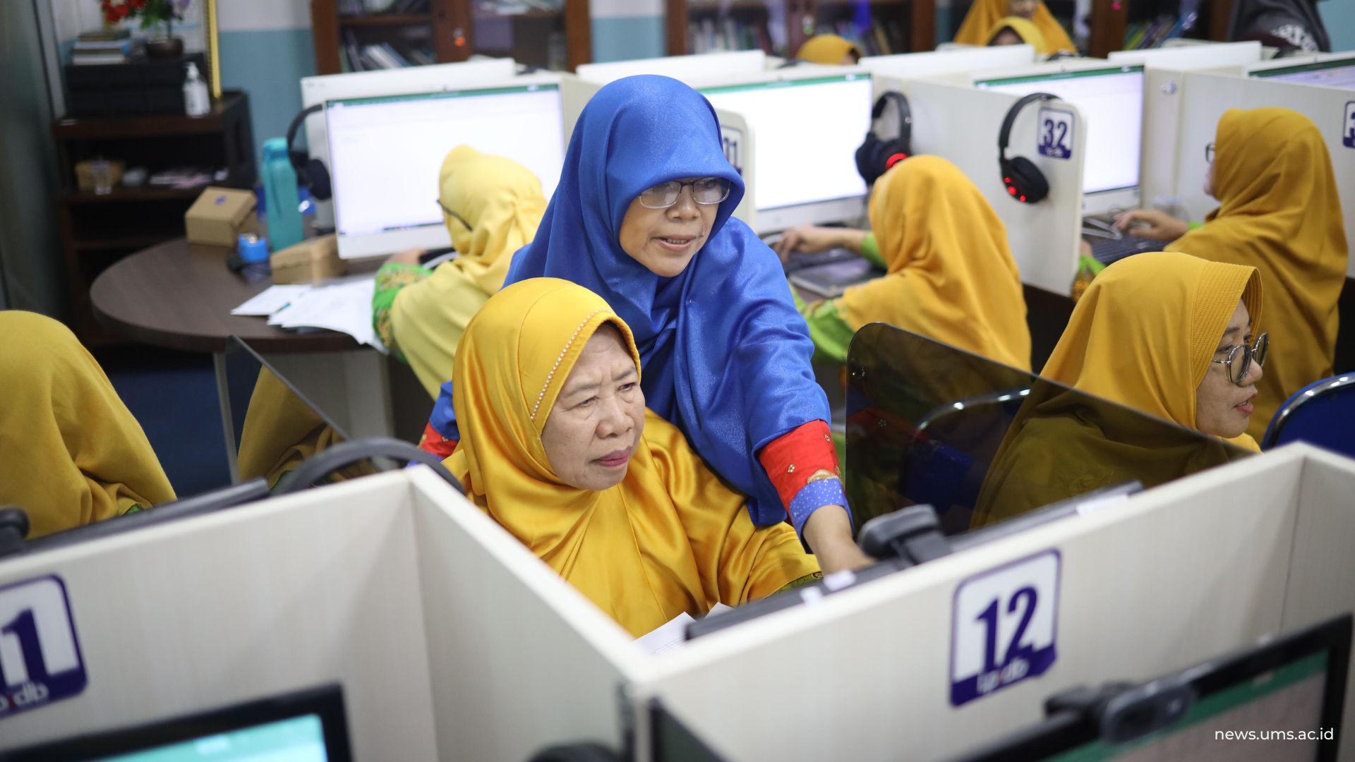 Peserta pelatihan tampak antusias mendengarkan arahan pendamping materi.