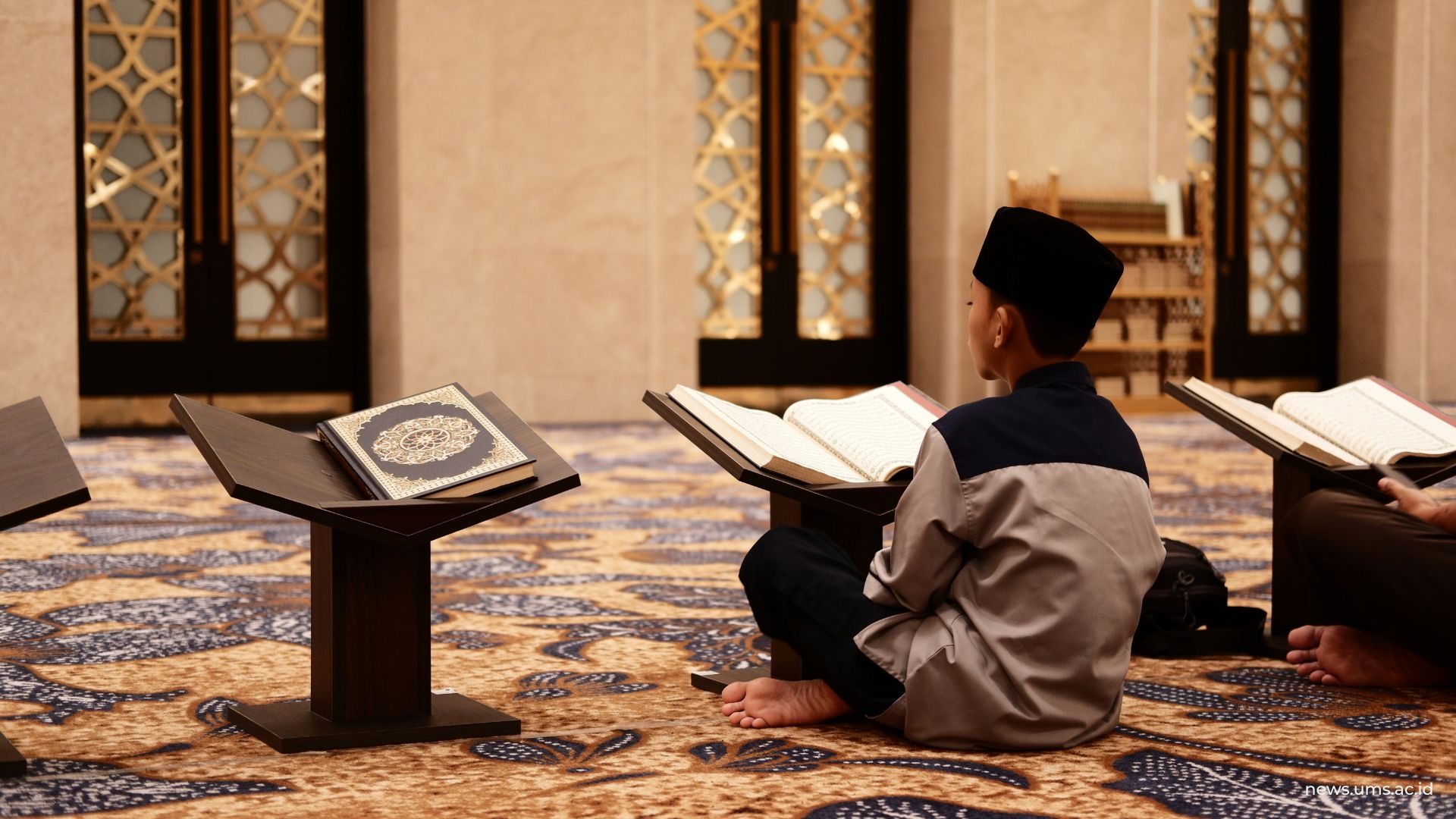 Ilustrasi membaca Al Qur'an. (Foto Unsplash)