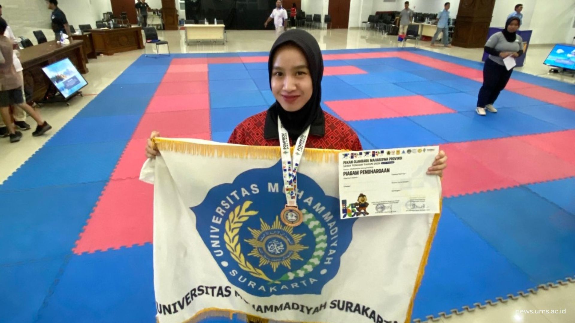 Mahasiswi Program Studi Akuntansi Fakultas Ekonomi dan Bisnis (FEB) UMS, Vaisa Yeshe Dakmema Tavimsa, meraih medali perunggu pada nomor Kumite under 55 kilogram putri cabang olahraga karate dalam ajang Pekan Olahraga Mahasiswa Provinsi (Pomprov) Jawa Tengah 2025.