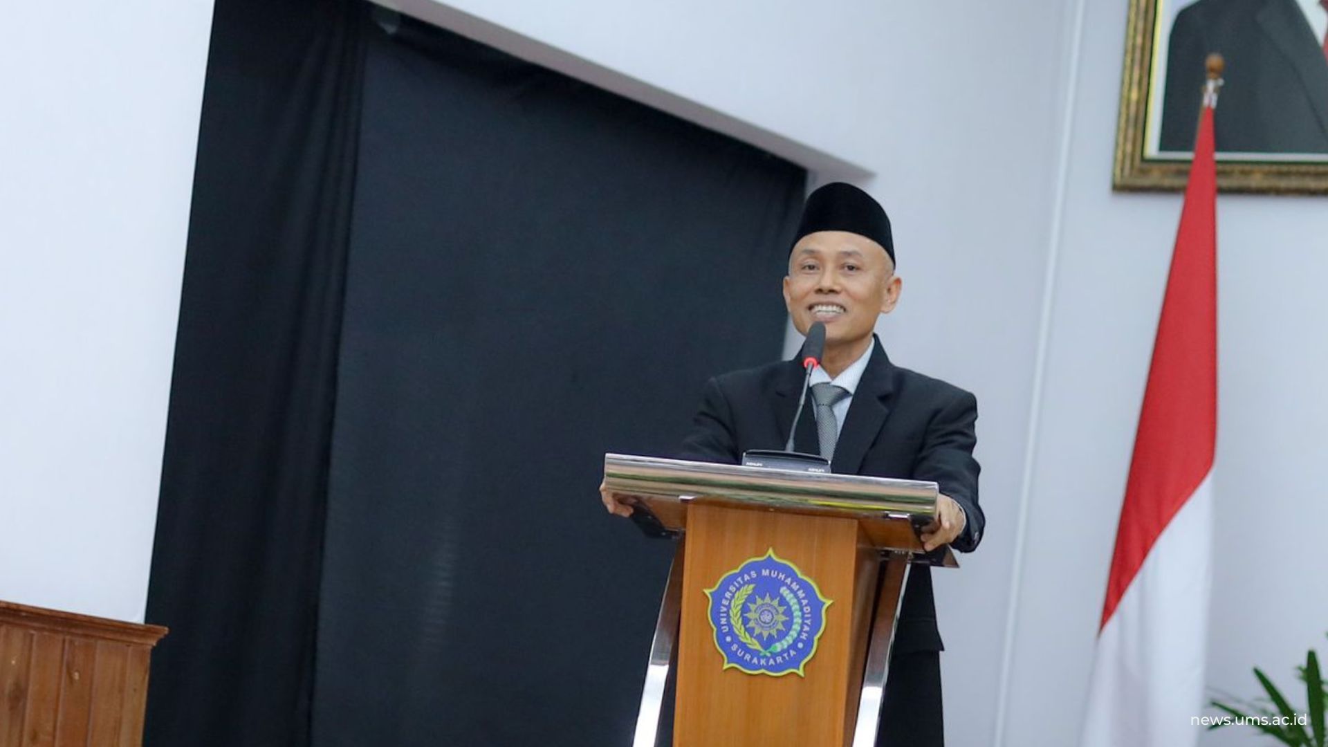 Rektor Universitas Muhammadiyah Surakarta (UMS) Prof. Dr. Harun Joko Prayitno, M.Hum.