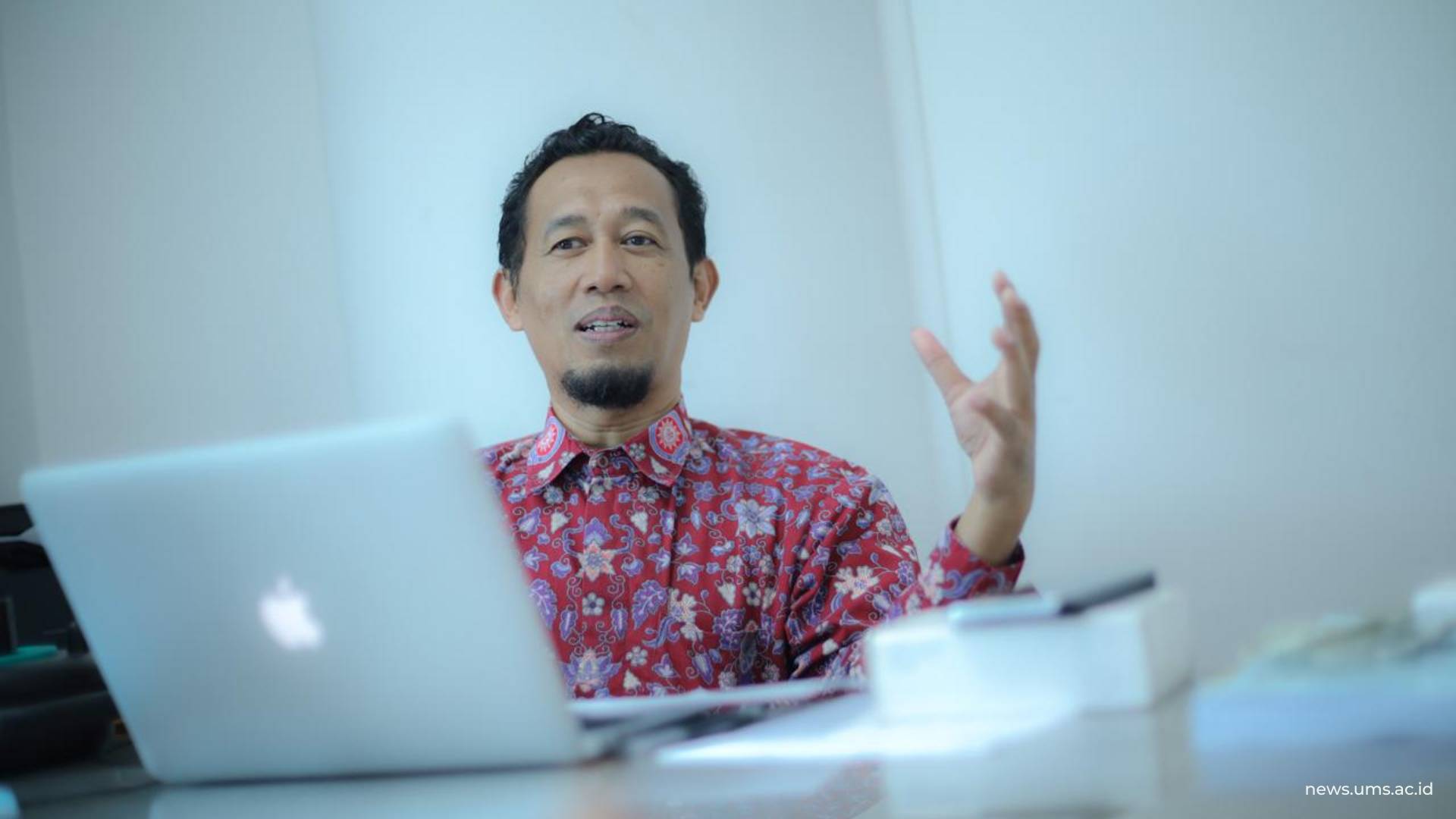 Dr. Nurhidayat, S.Pd., M.Pd., selaku Kepala Bagian ACEC dan Alumni Biro Kemahasiswaan UMS