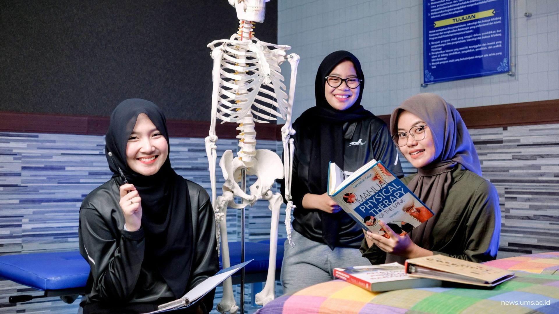 Ilustrasi Mahasiswa Fisioterapi UMS