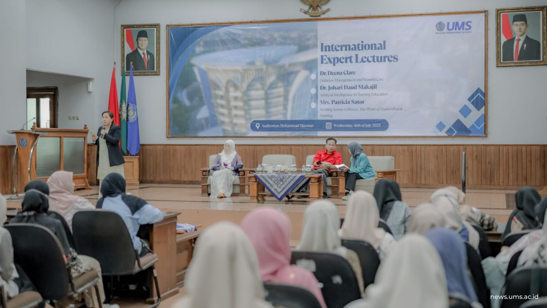 Kuliah bersama tiga pakar keperawatan internasional yang diselenggarakan di Auditorium Mohammad Djazman, Rabu (16/7).