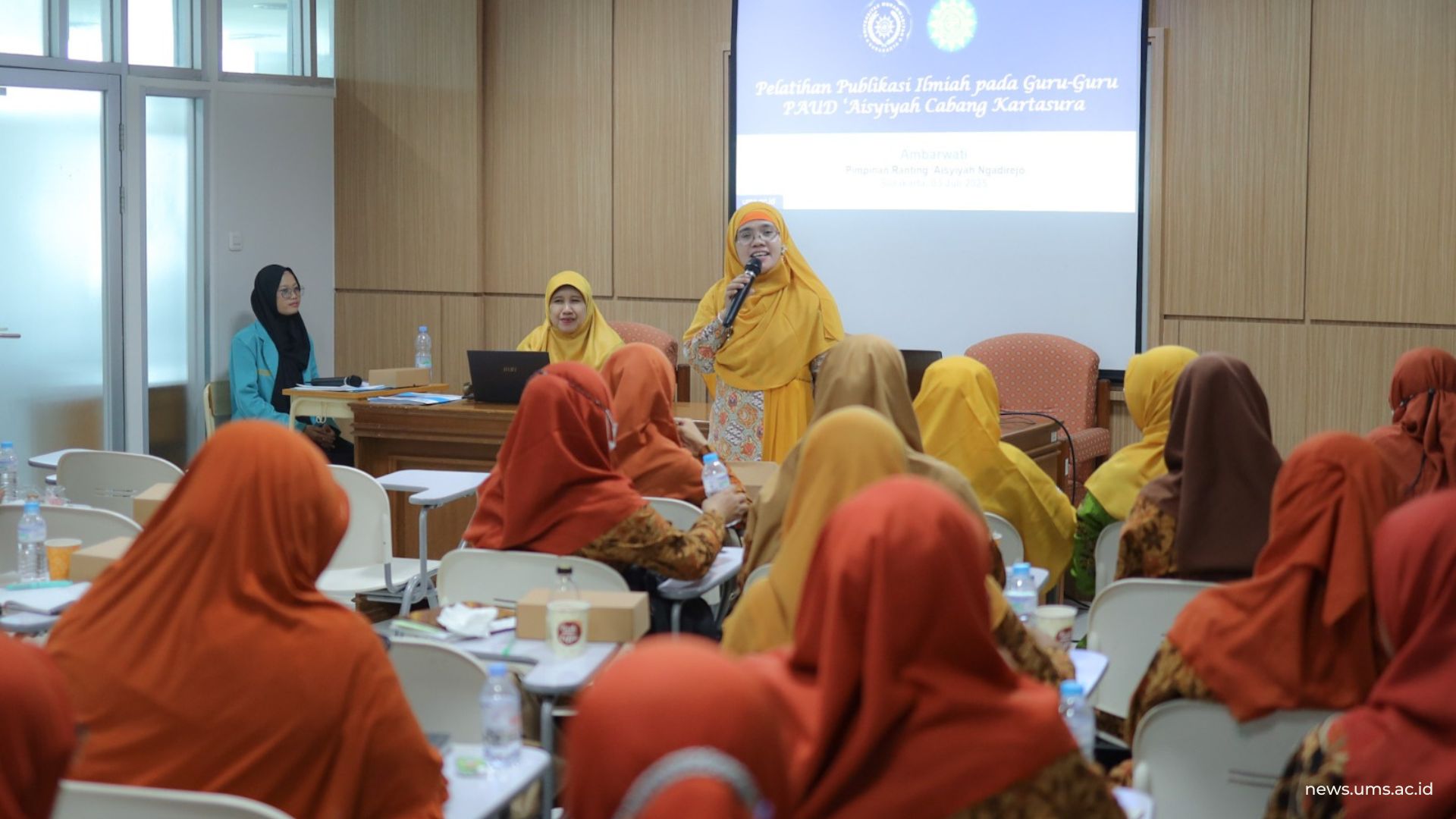 Materi Pelatihan Penulisan Publikasi Ilmiah, Prof. Dr. Ambarwati, M.Si