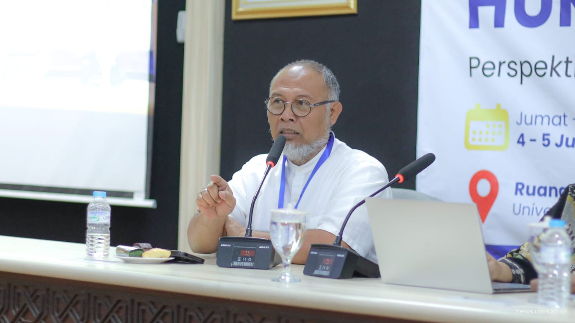 Dr. Bambang Widjojanto, S.H., M.H. menyampaikan hukum trasendental. Dok Luqman Hakim