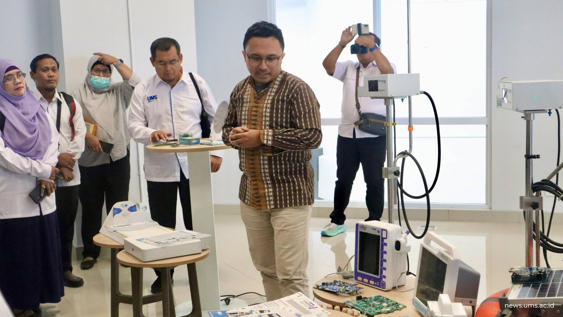 Suasana kunjungan UMS ke Institut Teknologi Bandung untuk melakukan benchmarking terkait kinerja, praktik dan hasil pengelolaan pusat studi riset yang ada di DRI ITB