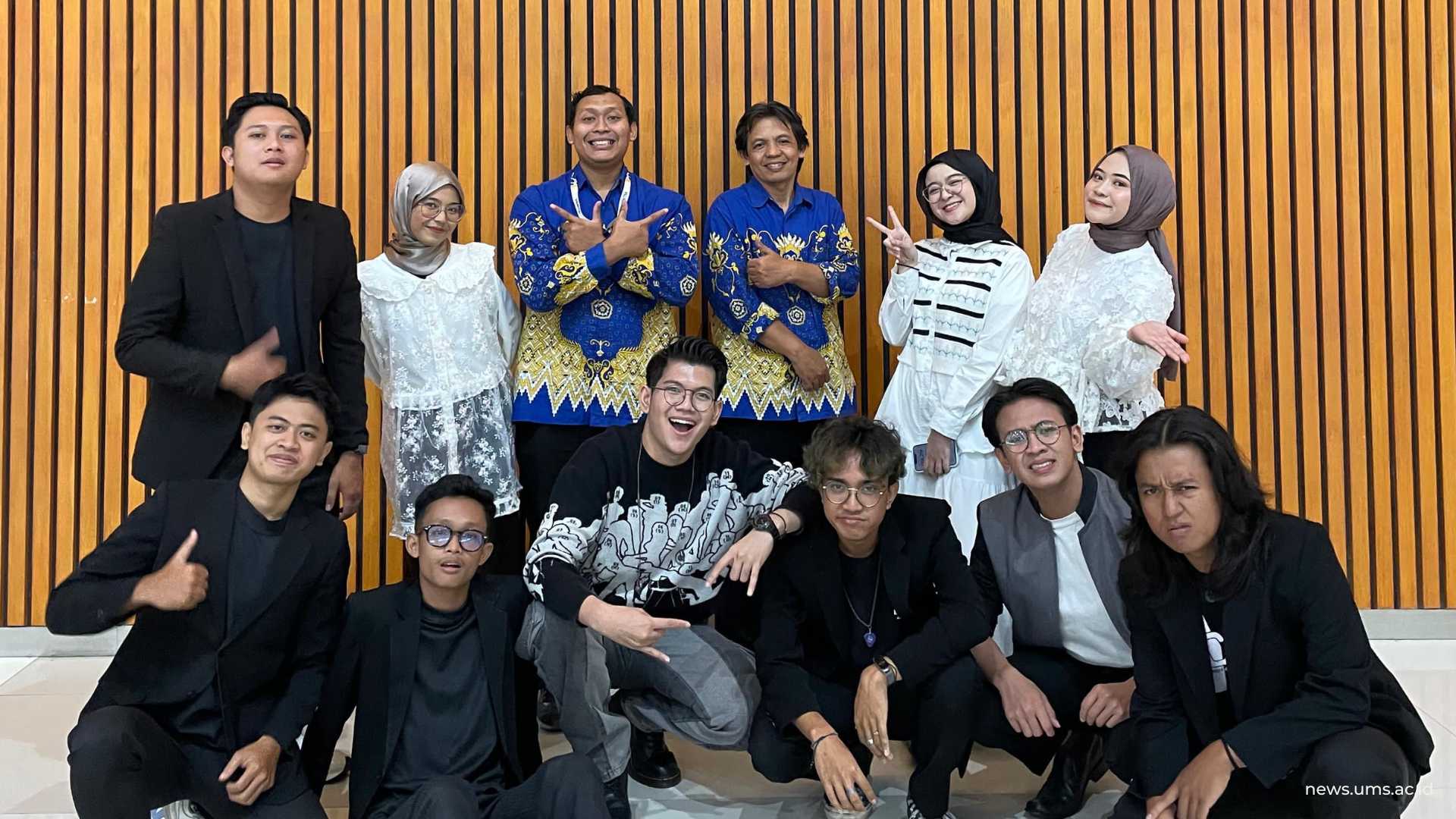 My UMS Band Reborn foto bersama dengan koordinator band