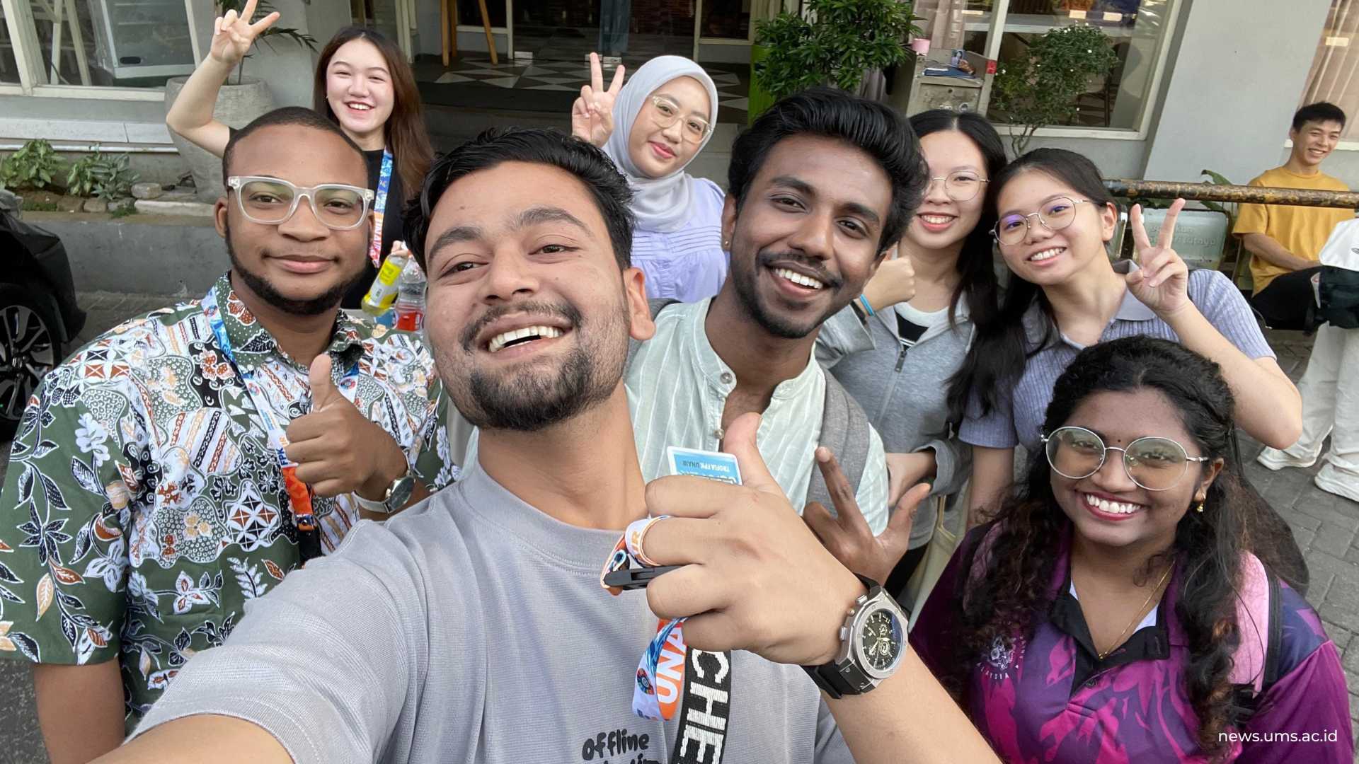 (paling kiri) Alwy Ahmed Keseruan Program Akademik di UNAIR bersama Peserta lain