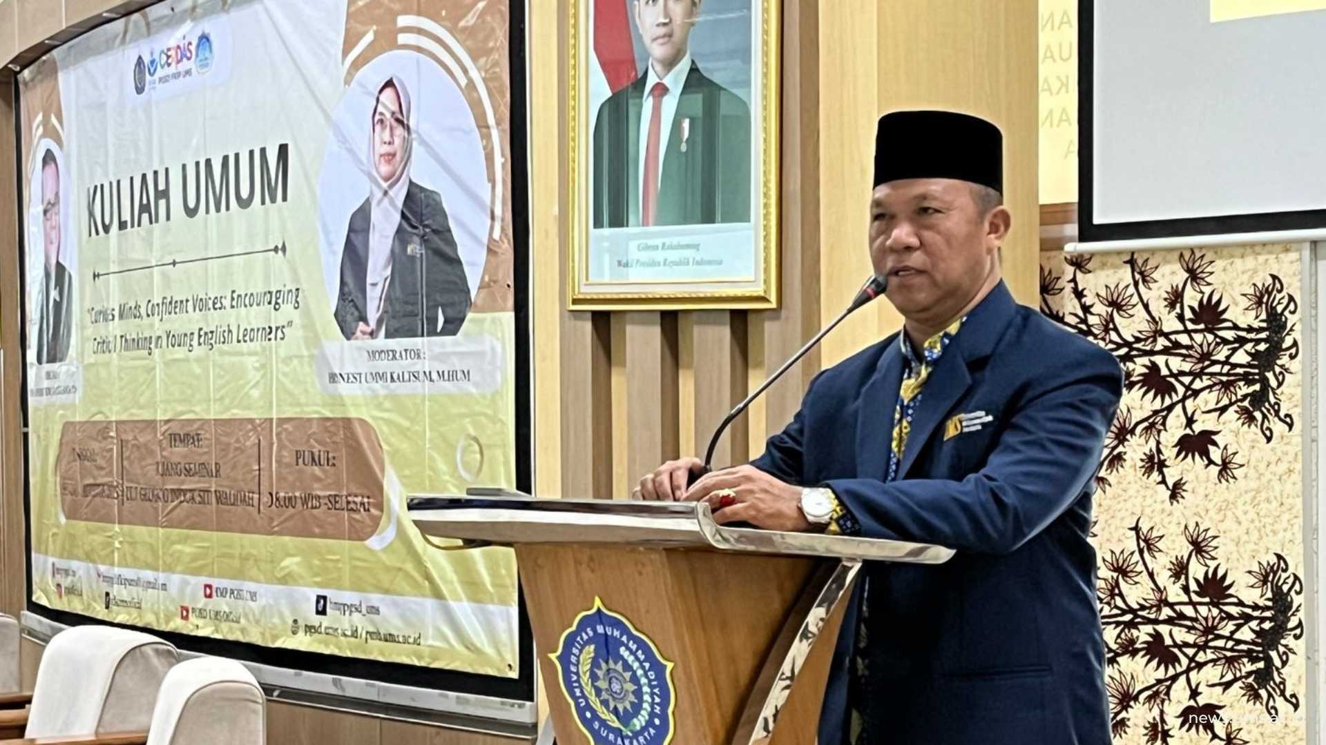 Dekan FKIP UMS, Prof. Dr. Anam Sutopo, M.Hum., saat memberikan sambutan dalam acara Kuliah Umum bertajuk “Curious Mind, Confident Voices: Encouraging Critical Thinking in Young English Leaners,” di Ruang Seminar Lt.7 Gedung Induk Siti Walidah, Senin (11/8).