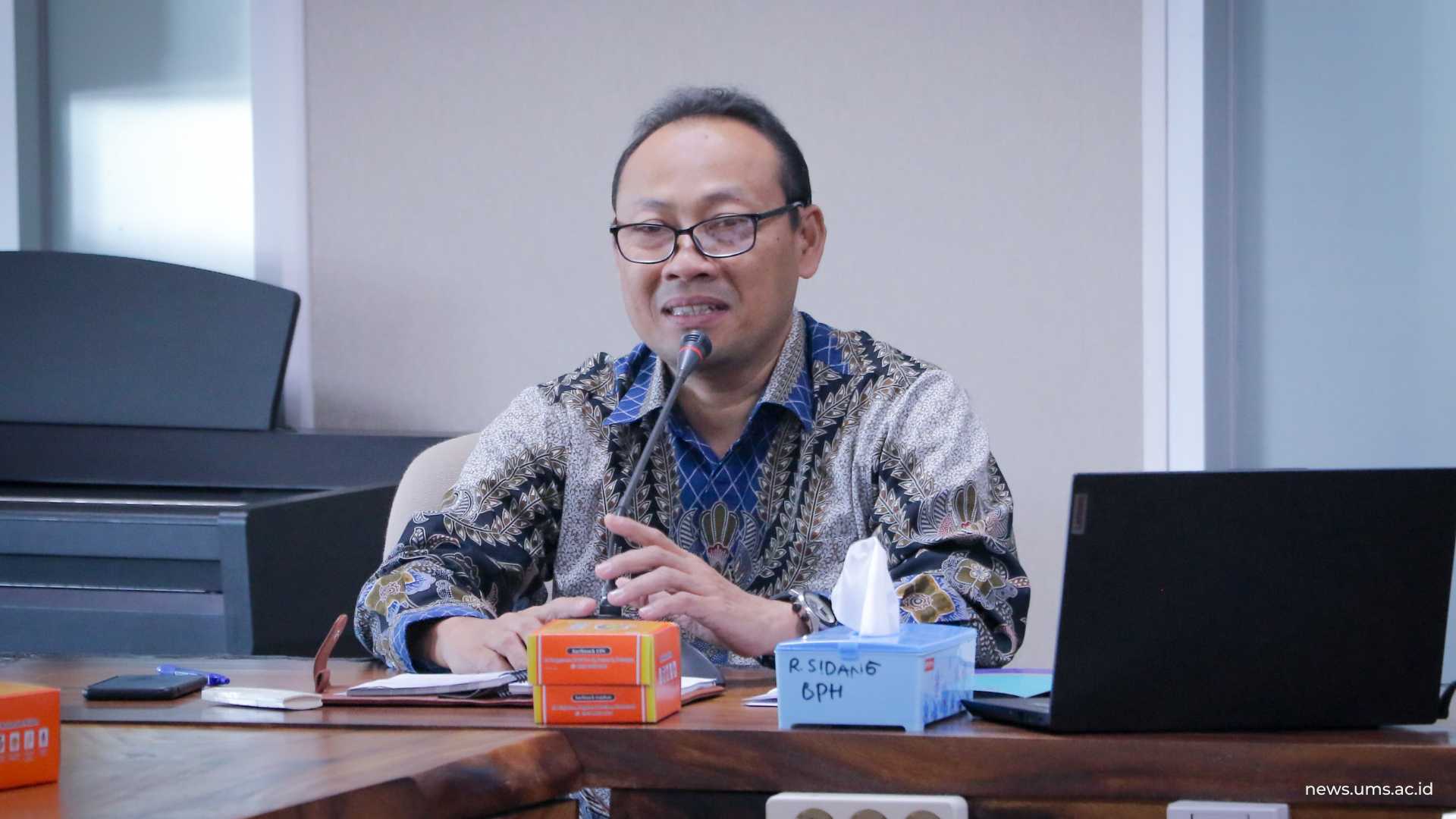 Wakil Rektor I UMS, Prof. Ihwan Susila, S.E., M.Si., Ph.D.,