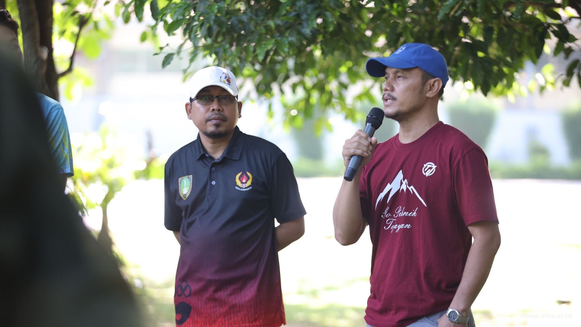 Sambutan dari Panitia (kiri) Hariyanto, S.E. (kanan) Hari Yudananto, S.E. saat Pembukaan Lomba Panahan Hari Jadi ke-67 UMS