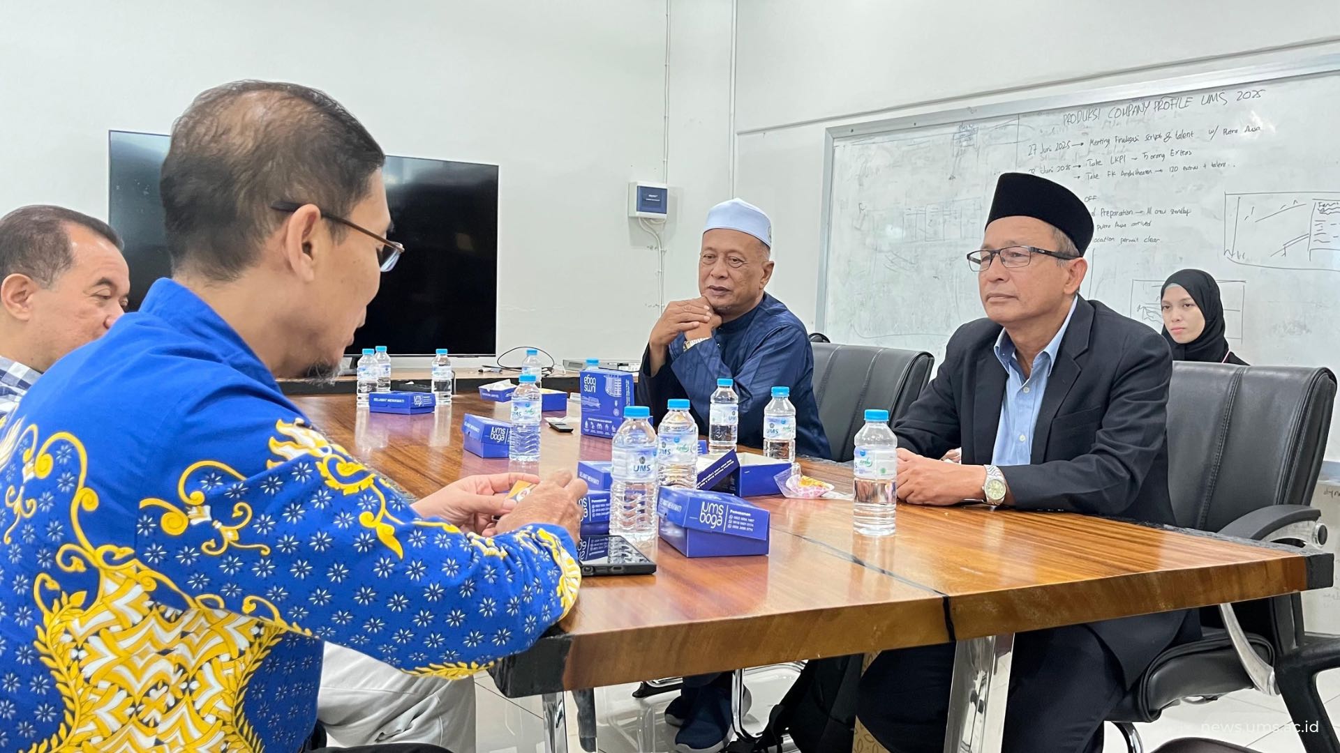 Perwakilan Yayasan Lukmanulhakeem Foundation dan Muhammadiyah Association Thailand saat mengunjungi UMS pada 8 September 2025.