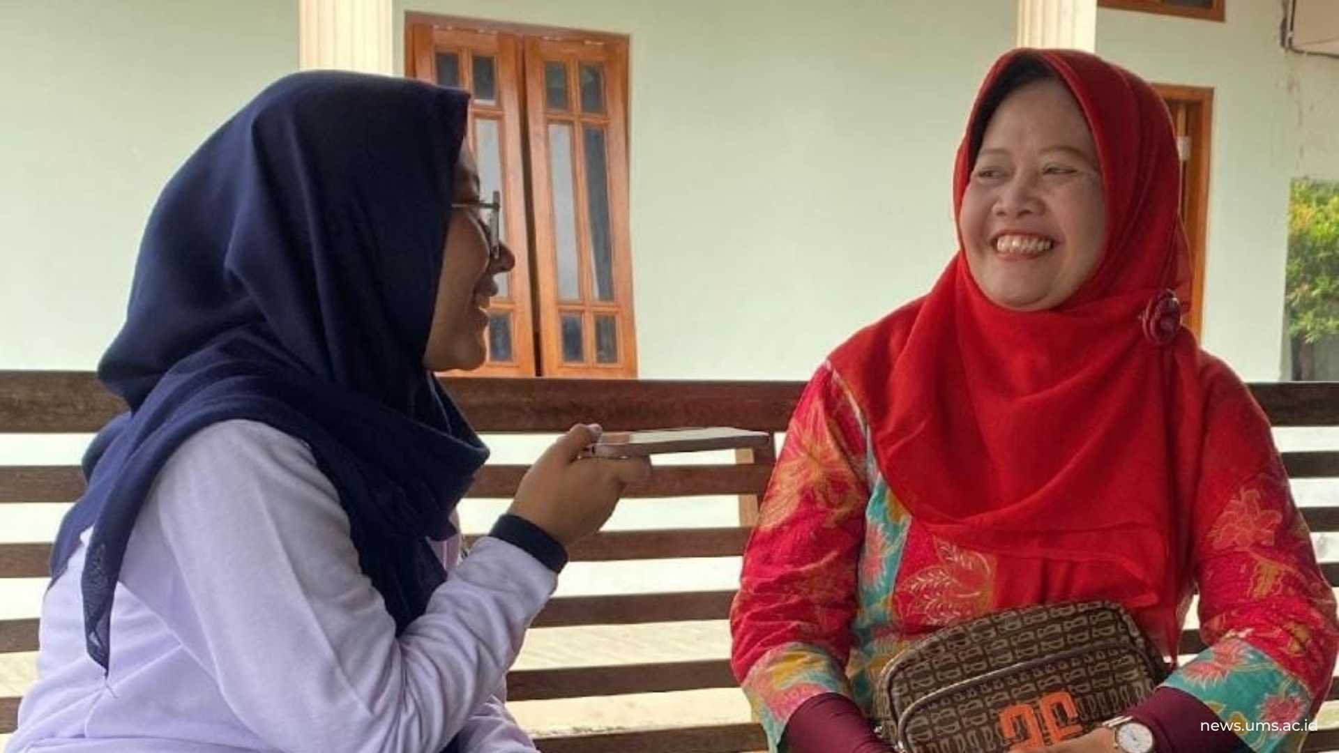 Ibu Yayuk (kanan) merupakan salah satu kader Posyandu Desa Pucangan