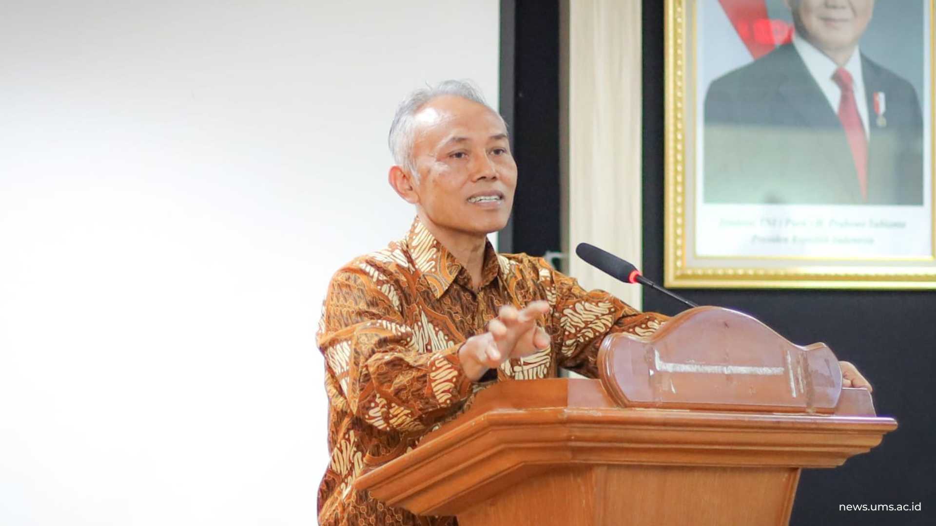 Rektor UMS Prof. Dr. Harun Joko Prayitno, M.Hum