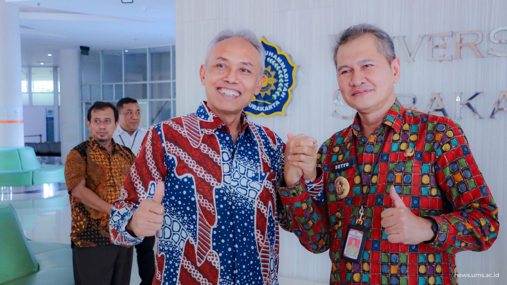 Foto bersama Rektor UMS, Prof. Dr. Harun Joko Prayitno, M.Hum bersama Bupati Wonogiri Setyo Sukarno pada agenda Penandatanganan MoU Bersama antara UMS dan Pemerintah Kabupaten Wonogiri tentang Pelaksanaan Tridharma Perguruan Tinggi, Rabu (15/10)
