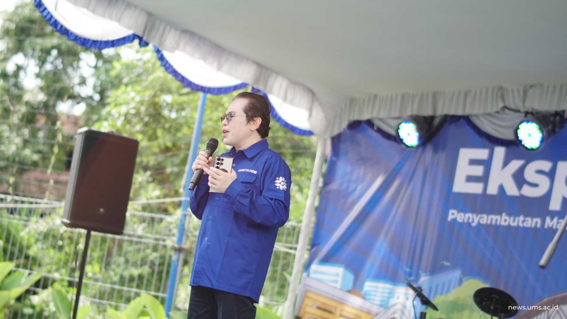 Direktur Direktorat Kemahasiswaan dan Pengembangan Talenta Inovasi (DKPTI) UMS Ir. Ahmad Kholid Al Ghofari, S.T., M.T. saat memberikan sambutan dalam Ekspo UKM-U batch 2 di Griya Mahasiswa UMS, 4 Oktober 2025.