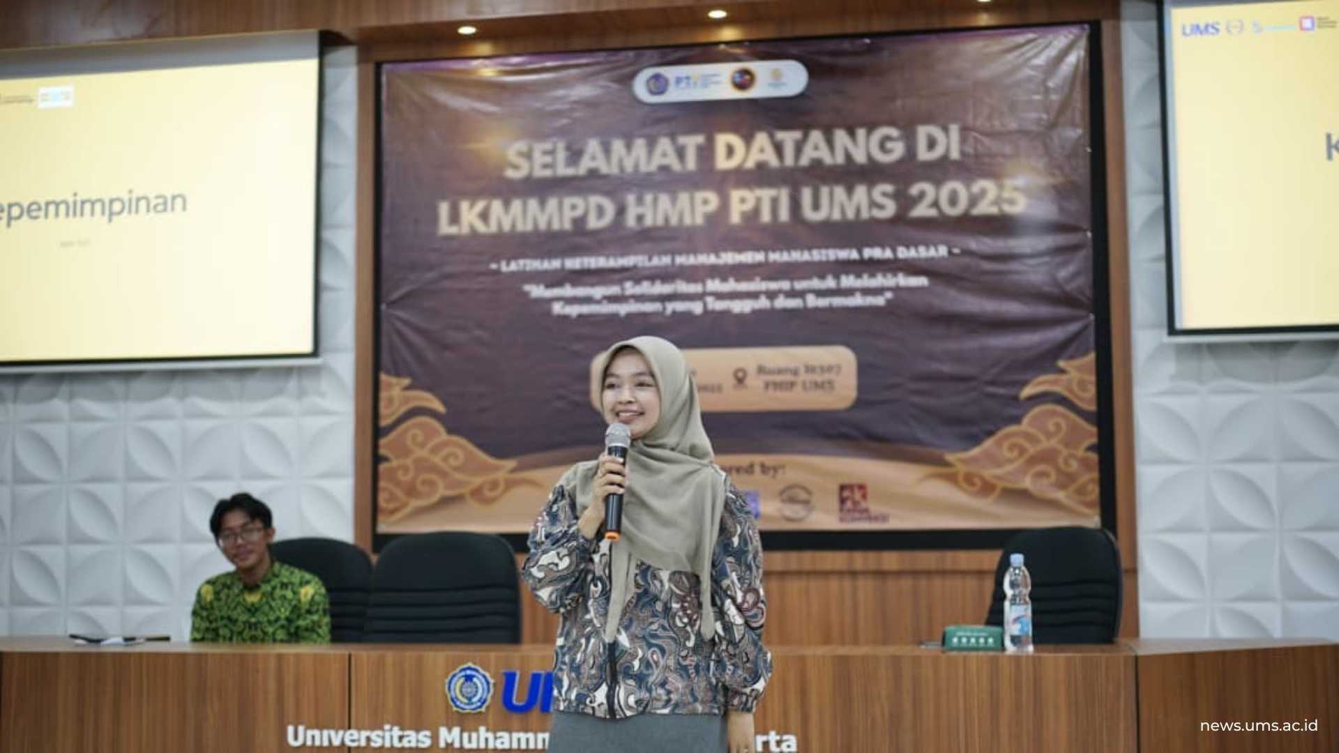 Fika Annisa Sholihah, S.Ars., M.Arch., Memaparkan Materi Soft Skill Training Yang Berfokus Pada Komunikasi, Kolaborasi, dan Manajemen Waktu