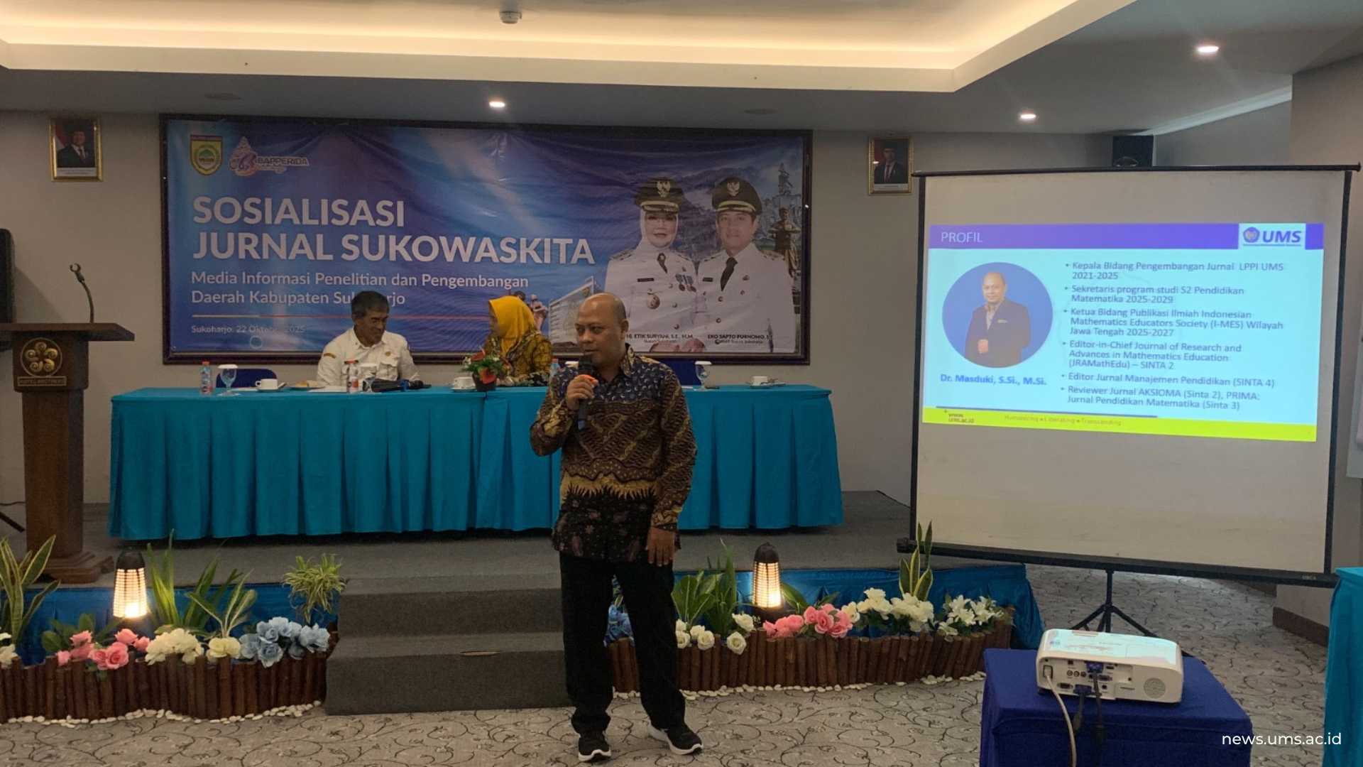 Pemaparan materi oleh Dr. Masduki, M.Si.