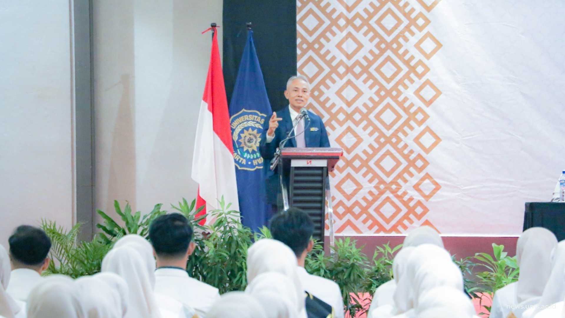 Sambutan Rektor UMS, Prof. Dr. Harun Joko Prayitno, M.Hum dalam agenda Sumpah Apoteker pada Sabtu (4/10) bertempat di Ballroom Swissbell Saripetojo