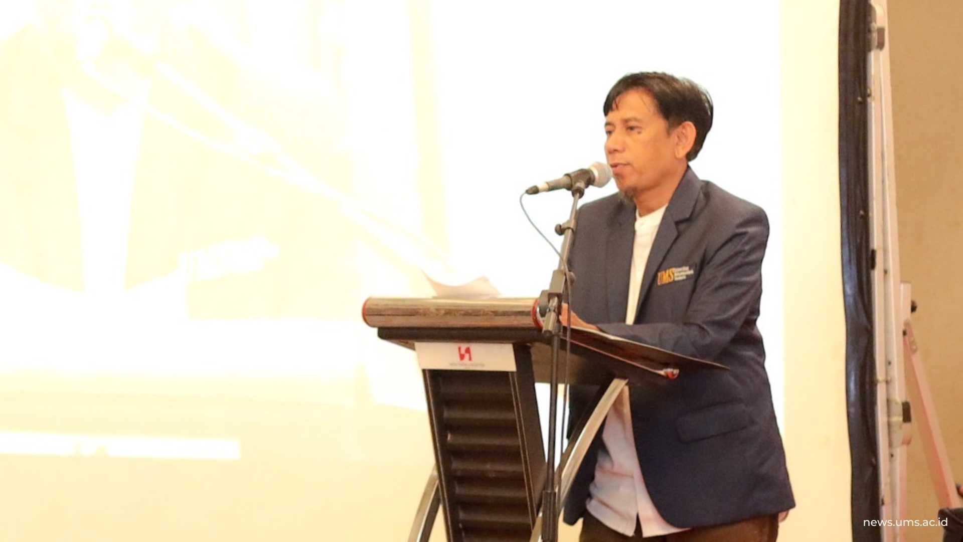 Wakil Rektor IV Prof. Dr. dr. EM Sutrisna, M.Kes., Memberikan Sambutan dan Apresiasi Kepada Lulusan Program Profesi Dietisien