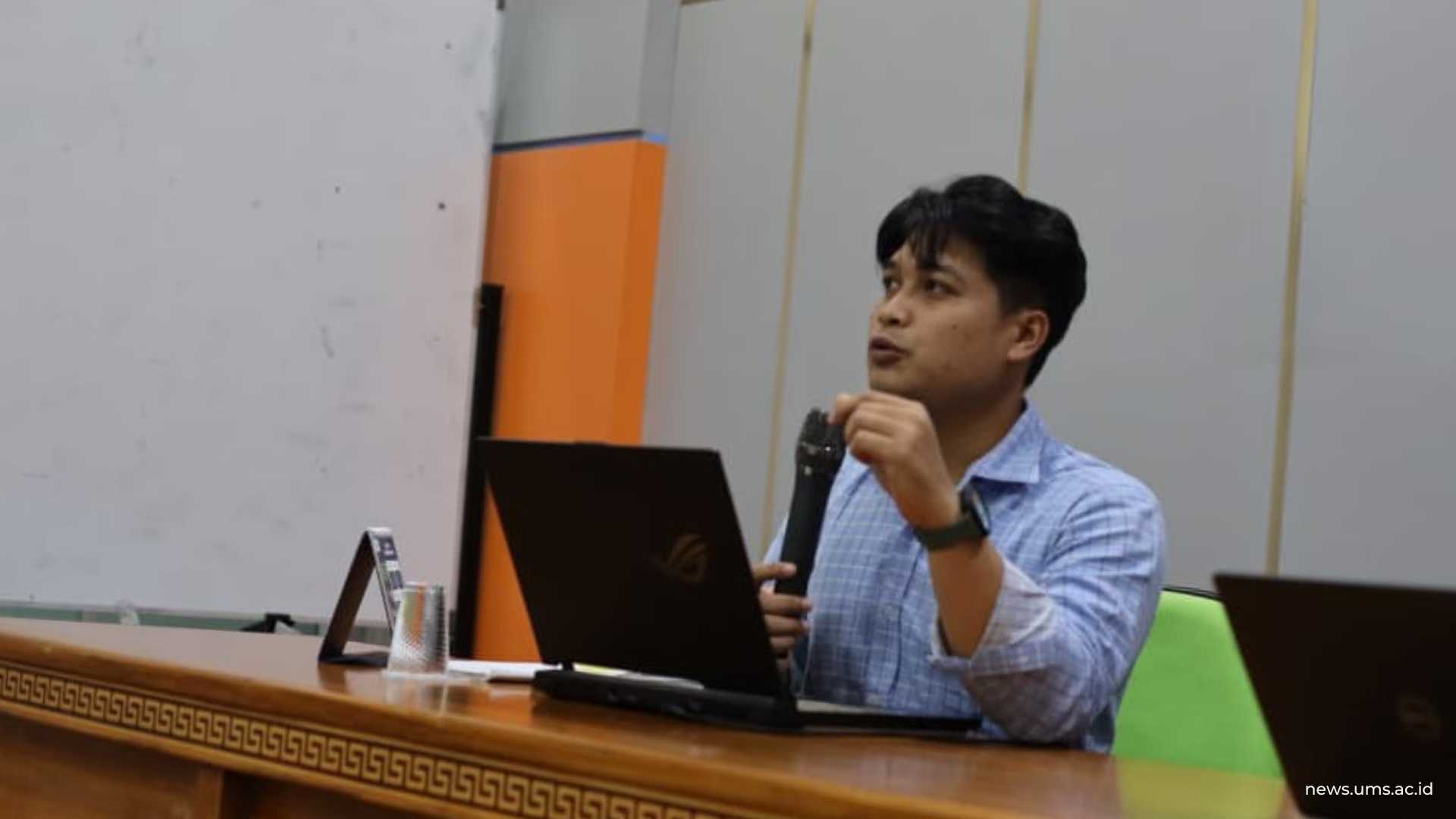 Sesi Pemaparan materi oleh Ali Muhtadin, BA., M.A.,