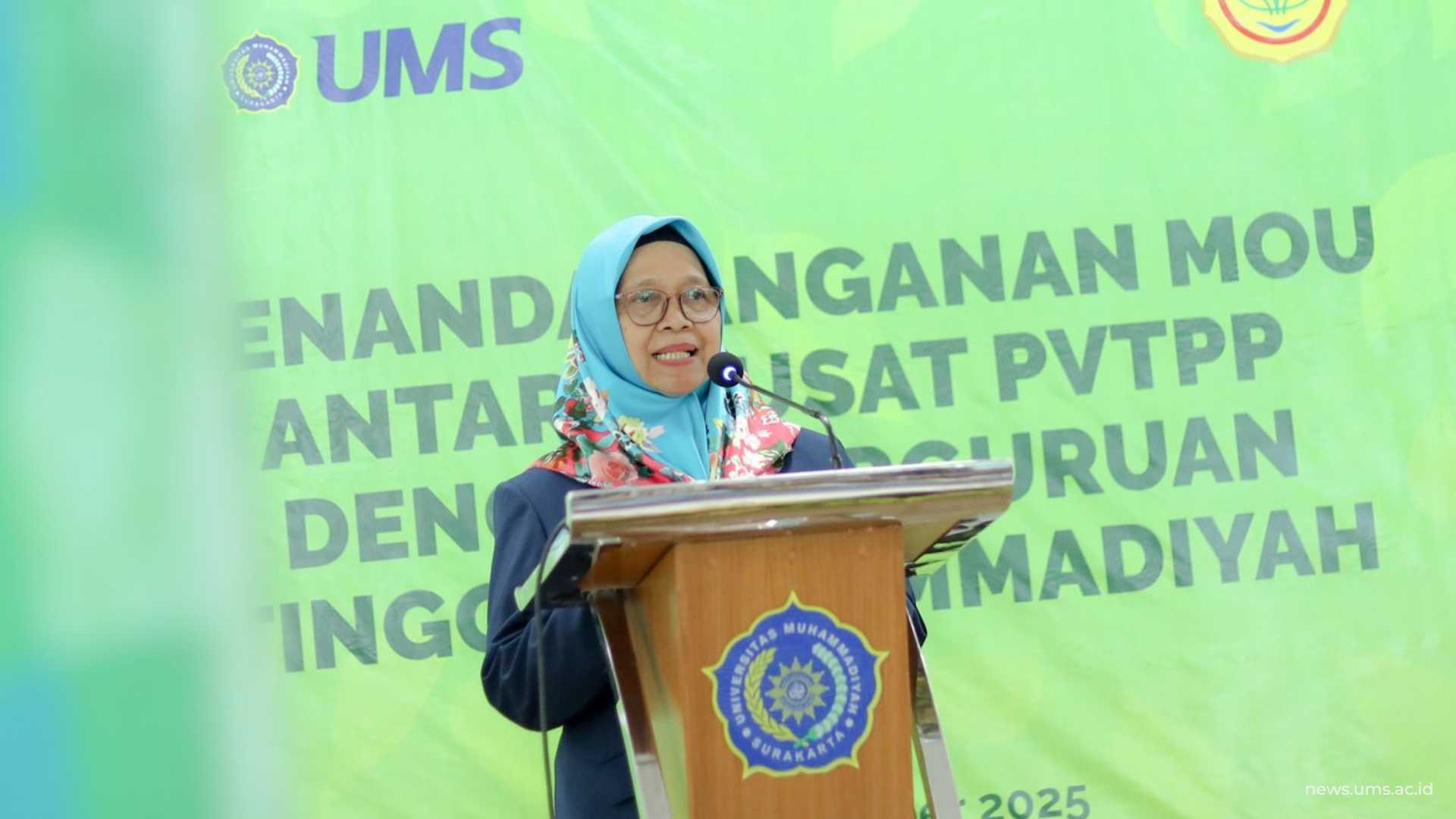 Laporan Ketua ASKI PTMA, Prof. Dra. Kun Harismah, M.Si., Ph.D., dalam agenda Penandatanganan nota kesepahaman (MoU) antara 29 Perguruan Tinggi Muhammadiyah–‘Aisyiyah (PTMA) dan Pusat PVTPP Kementerian Pertanian RI, Selasa (28/10).