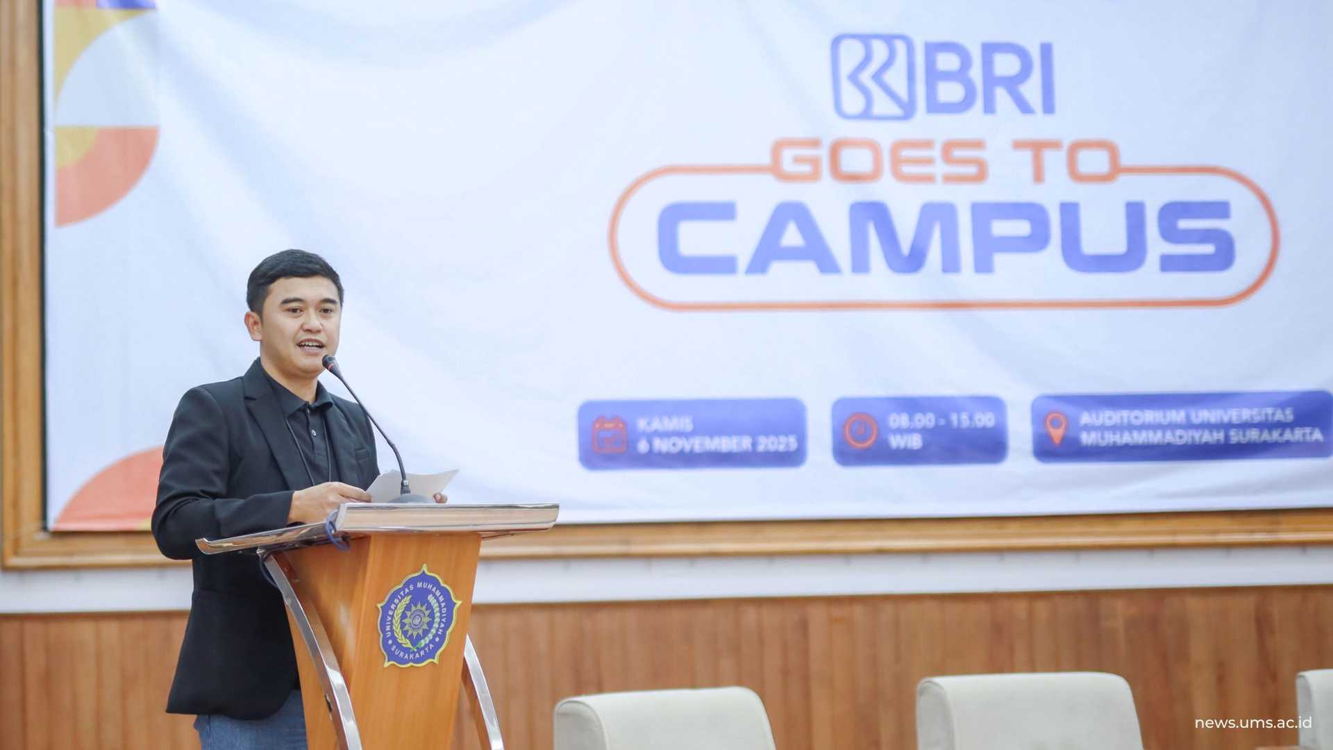 Branch Office Head BRI Kartasura, Muhammad Nu’man, menyampaikan sambutan pada kegiatan BRI Goes to Campus di Auditorium Moh. Djazman, UMS.