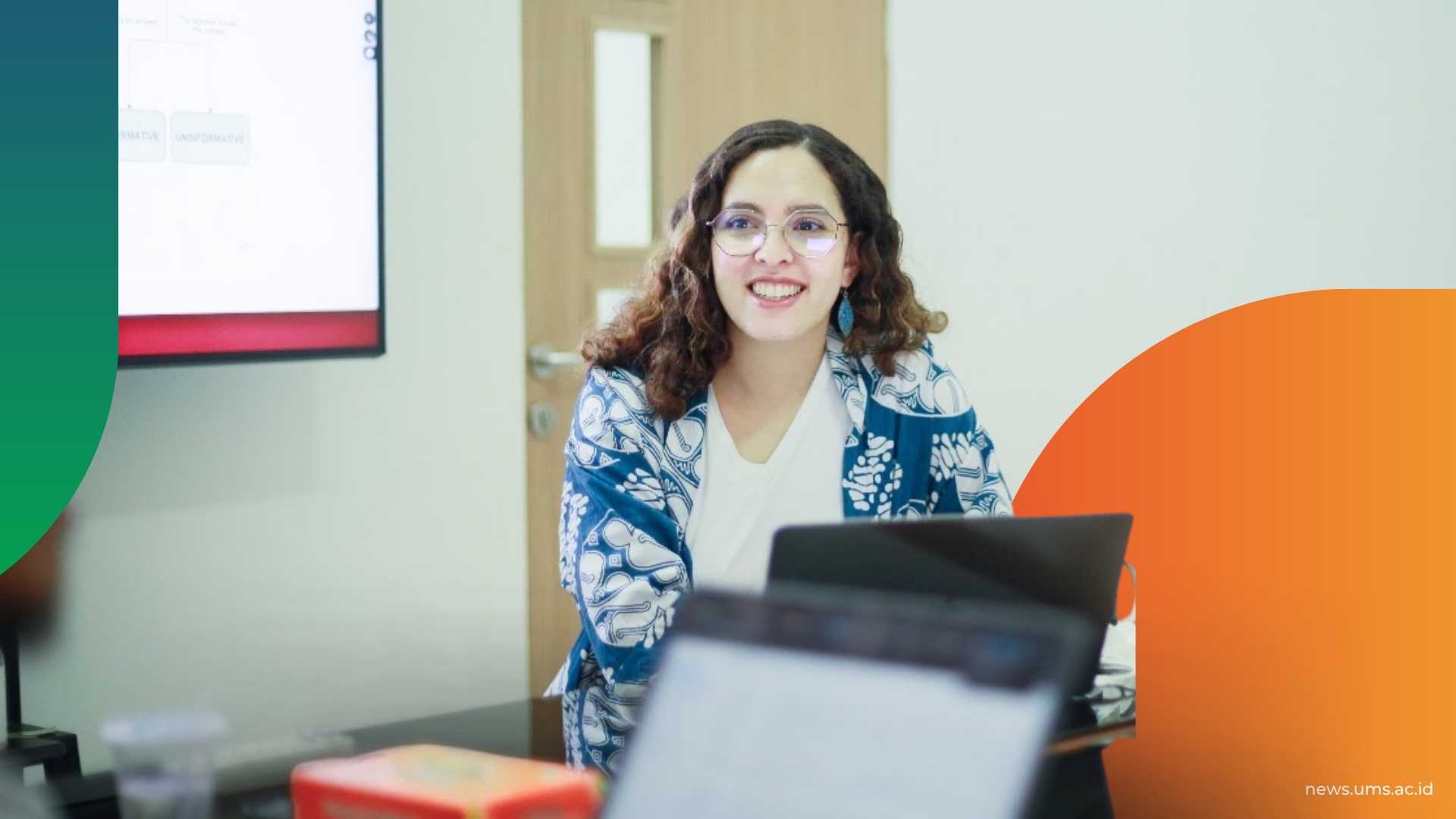 Pemateri diskusi ilmiah, Leila Moudjari, peneliti dan dosen dari Universite de Toulouse, Prancis
