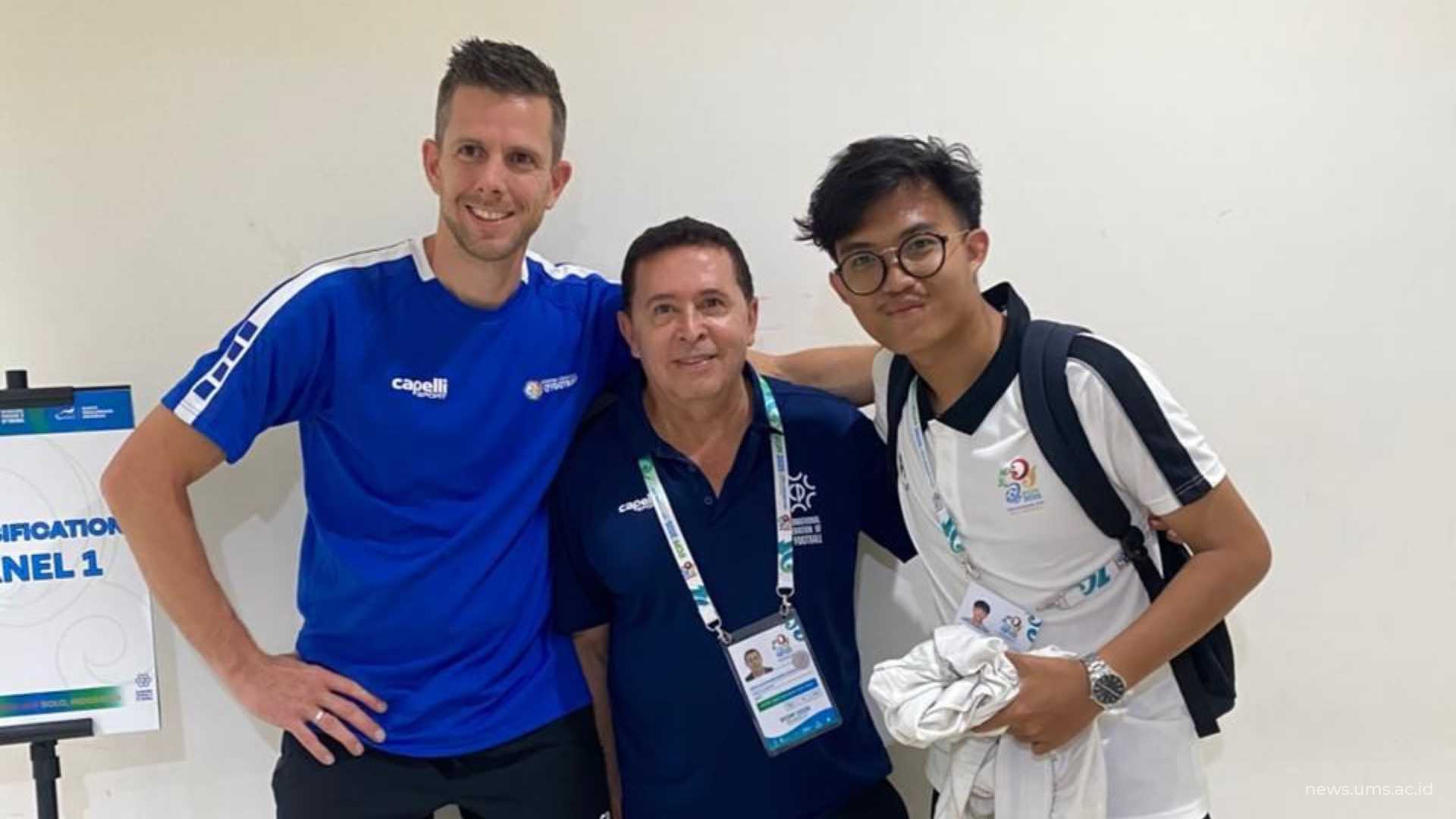 Faris Rahman Kusdiana berfoto bersama Chief Classifier Dr. Jorge Parra dari Kolombia (tengah) dan fisioterapis asal Belanda, Bram Roberts (kiri). Dok.Pribadi