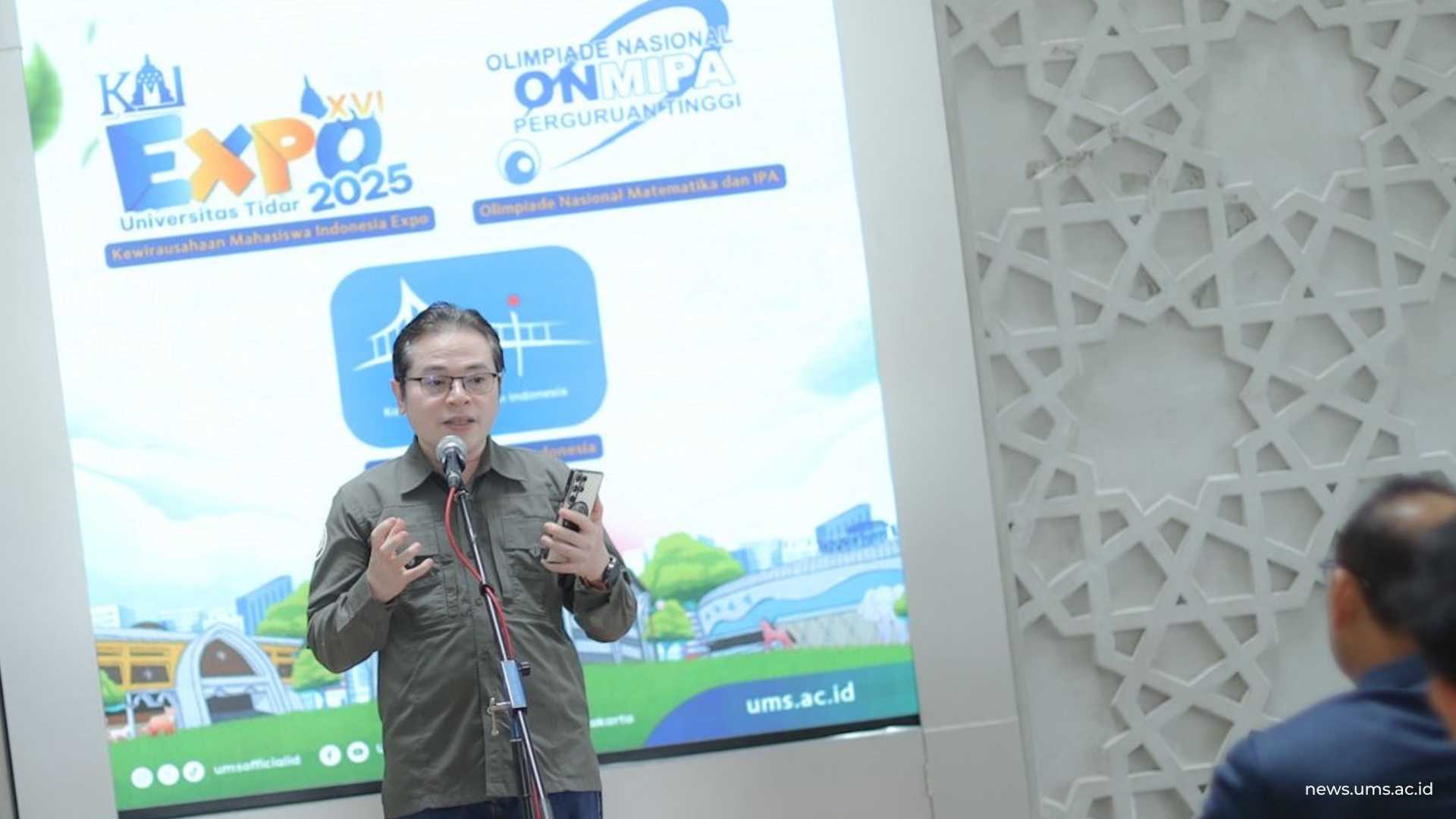 Sambutan Kepala Direktorat Kemahasiswaan dan Pengembangan Talenta Inovasi (DKPTI) UMS, Ir. Ahmad Kholid Alghofari, S.T., M.T., dalam agenda Pelepasan Delegasi KMI EXPO 2025, ONMIPA dan KJI, Selasa (11/11).