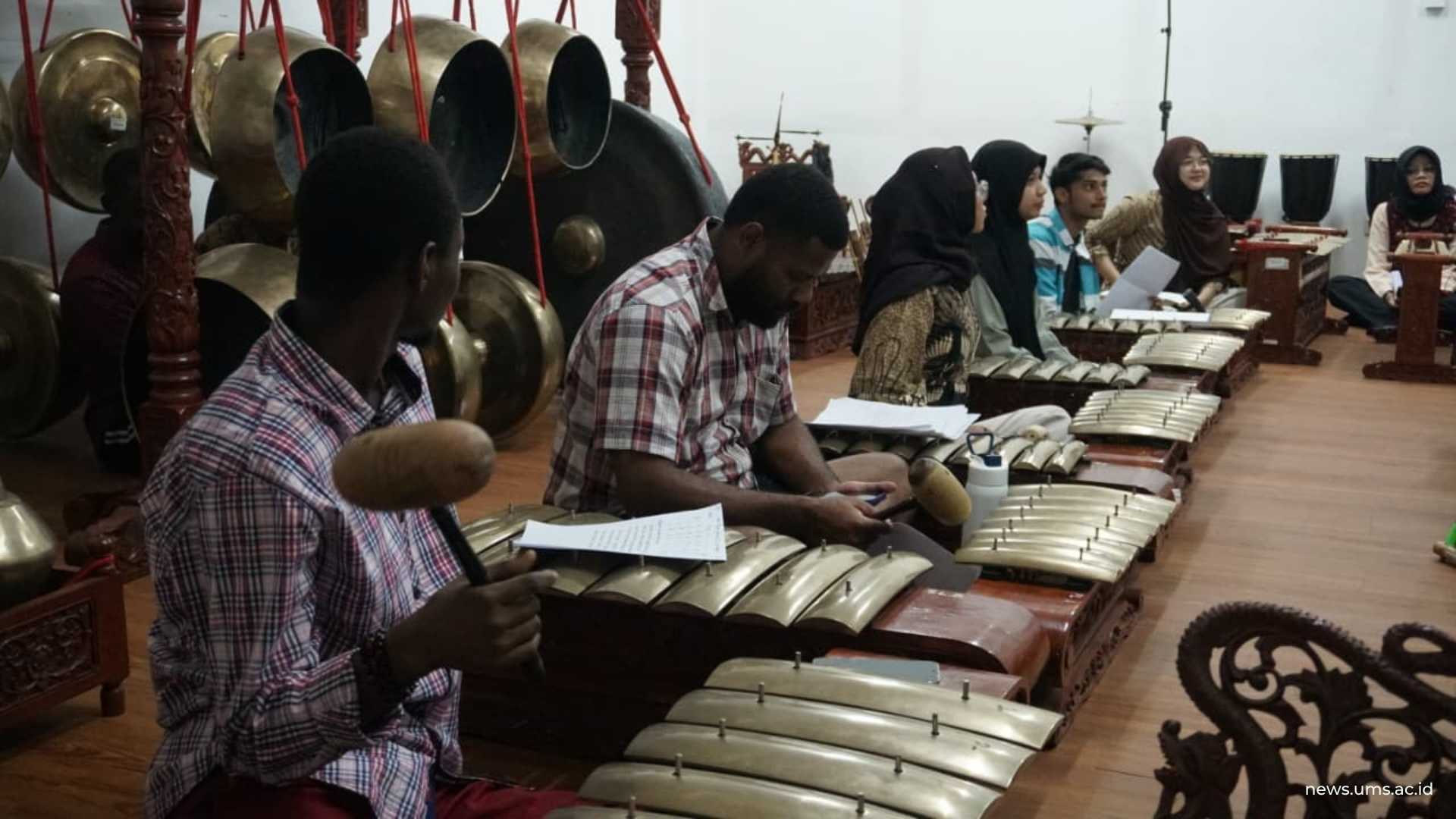 Pengenalan alat musik Gamelan kepada mahasiswa internasional UMS