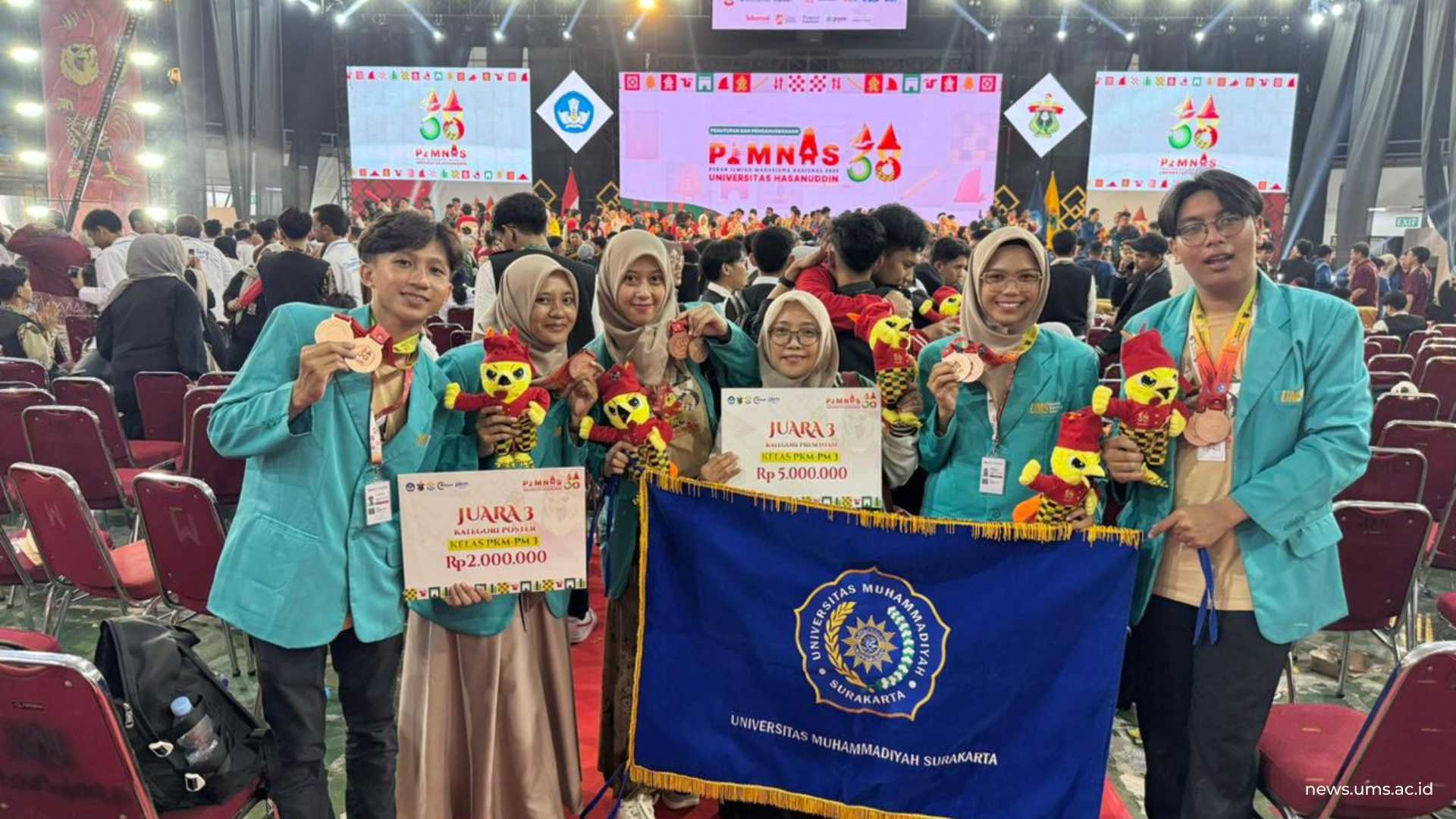 Tim Lentera Zyland UMS dengan Dosen Pendamping, Siti Azizah Susilawati, S.Si., M.P., Ph.D