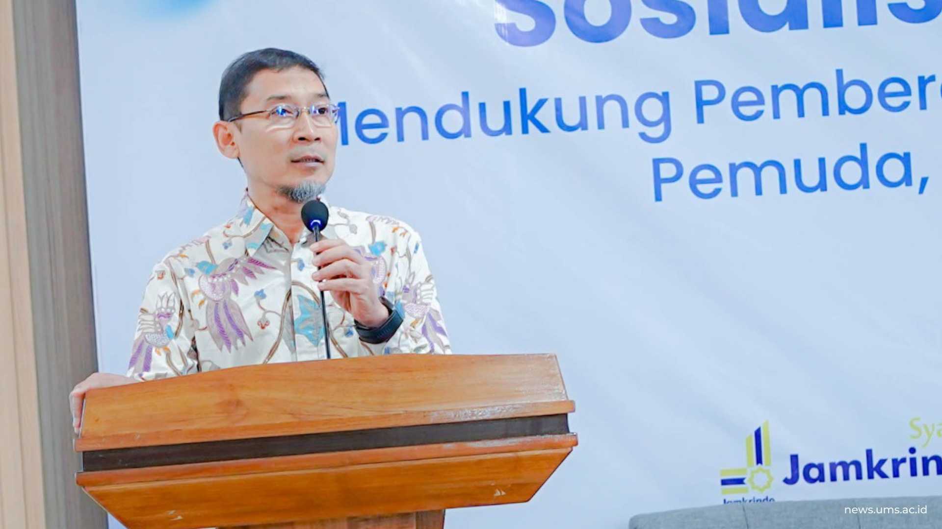 Sambutan Wakil Rektor V UMS, Prof. Supriyono, Ph.D., dalam agenda Sosialisasi Jasa Keuangan Syariah, Selasa (18/11) bertepmat di Edutorium UMS