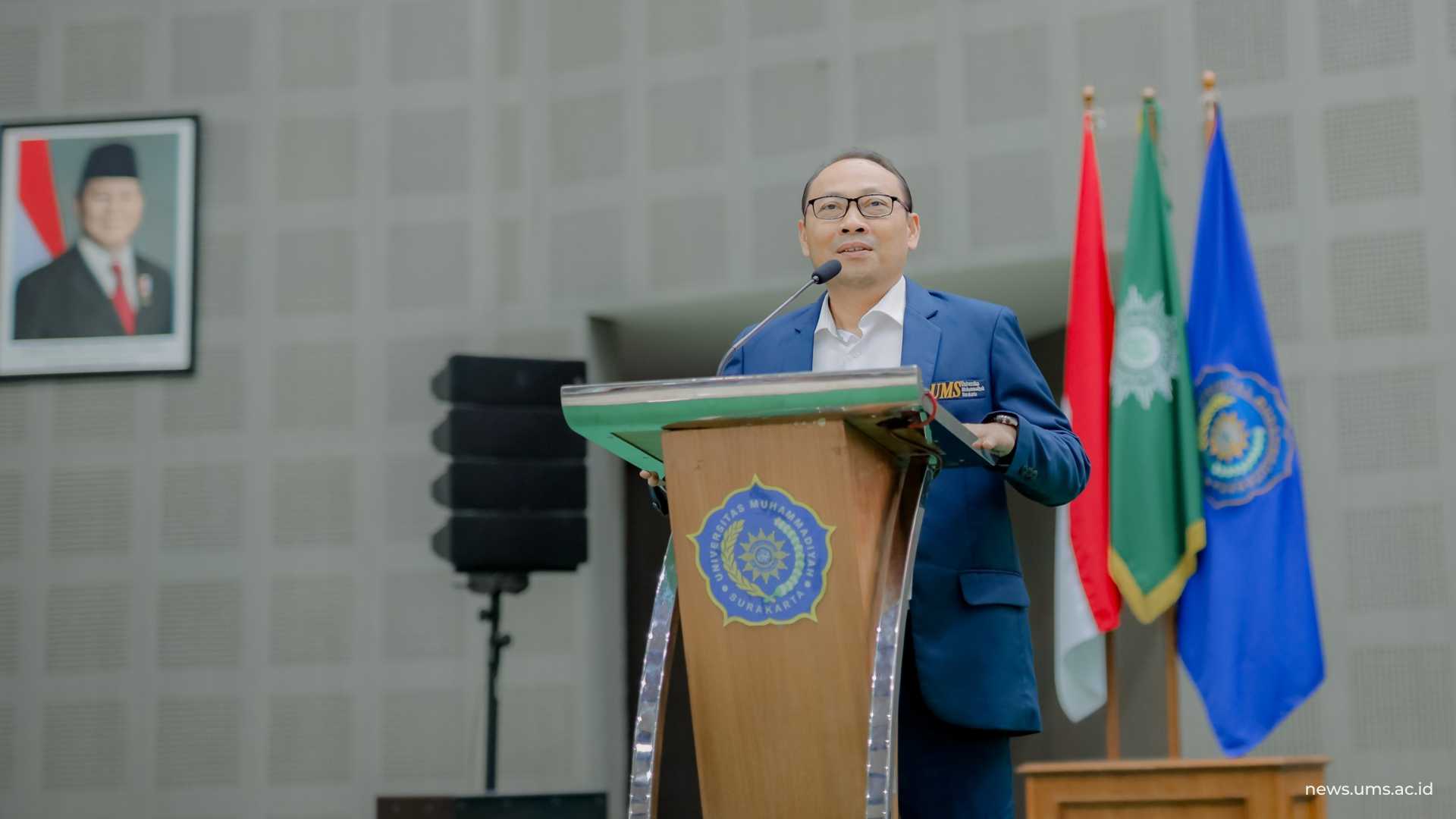 Sambutan Prof. Ihwan Susila, S.E., M.Si., Ph.D., sekaligus membuka acara Kuliah Umum BCA Berbagi Ilmu