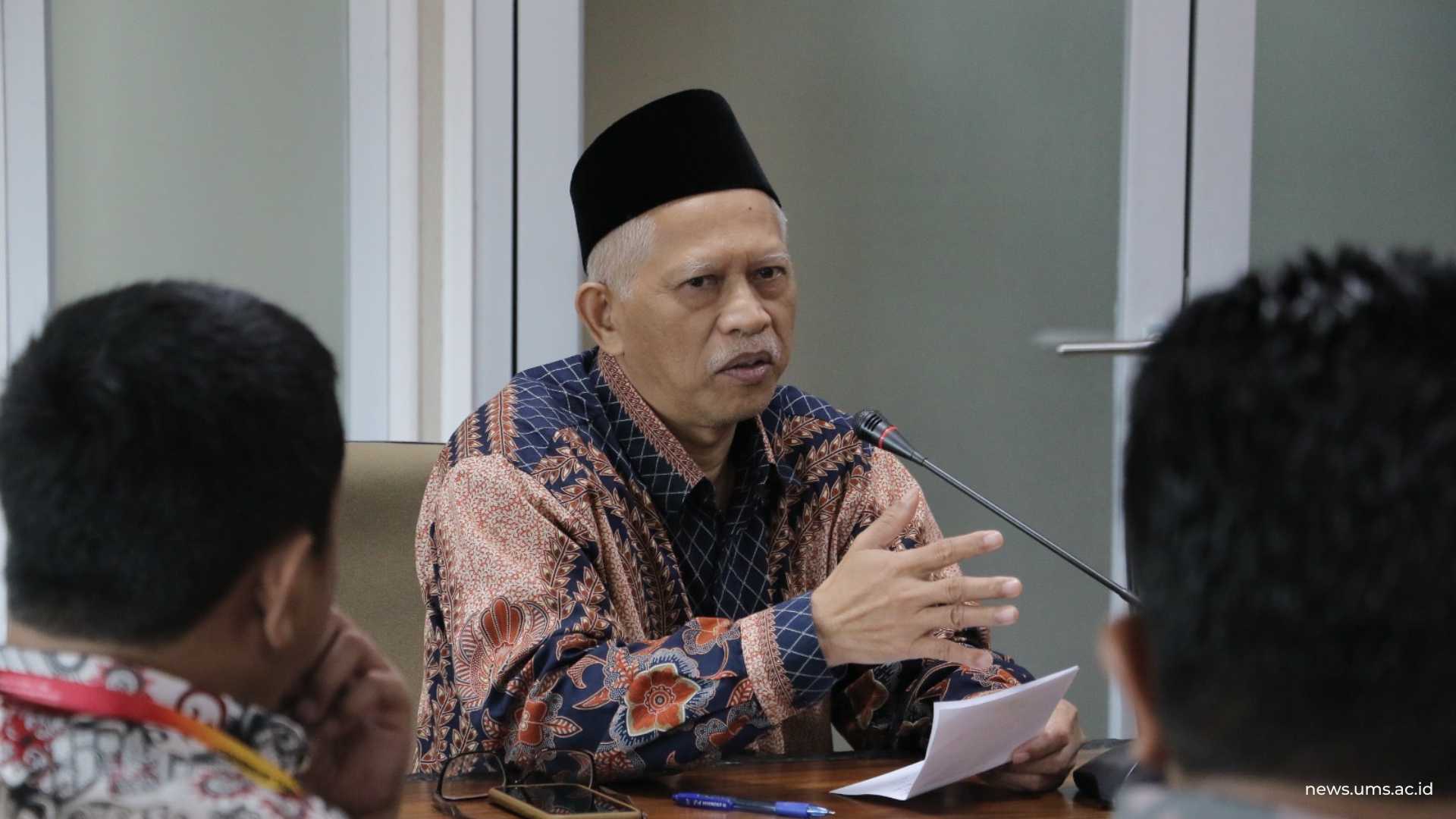 Wakil Bendahara II Diktilitbang PP Muhammadiyah, Prof. Dr. H. Sutrisno, M.Ag., menyampaikan apresiasi terhadap kesiapan UMS yang sejak angkatan pertama selalu mendukung pelaksanaan Leadership Training dalam kegiatan kunjungan peserta Leadership Training bagi Pimpinan Perguruan Tinggi Muhammadiyah ‘Aisyiyah (PTMA) Angkatan XI pada Sabtu (22/11), bertempat di Ruang Sidang BPH Gedung Induk Siti Walidah UMS.