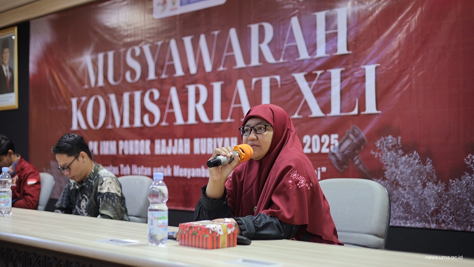 Pemaparan materi oleh Azizah Fatmawati, M.Cs., S.T., selaku Kabid Kaderisasi, Pembinaan Ortom, dan Beasiswa Kader Lembaga Pengembangan Persyarikatan, Pengkaderan dan Alumni (LP3A) UMS sekaligus alumni Pondok Shabran Angkatan tahun 2000.