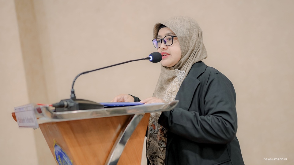 Ristianti Azharita, yang dikukuhkan sebagai doktor PAI UMS ke-61