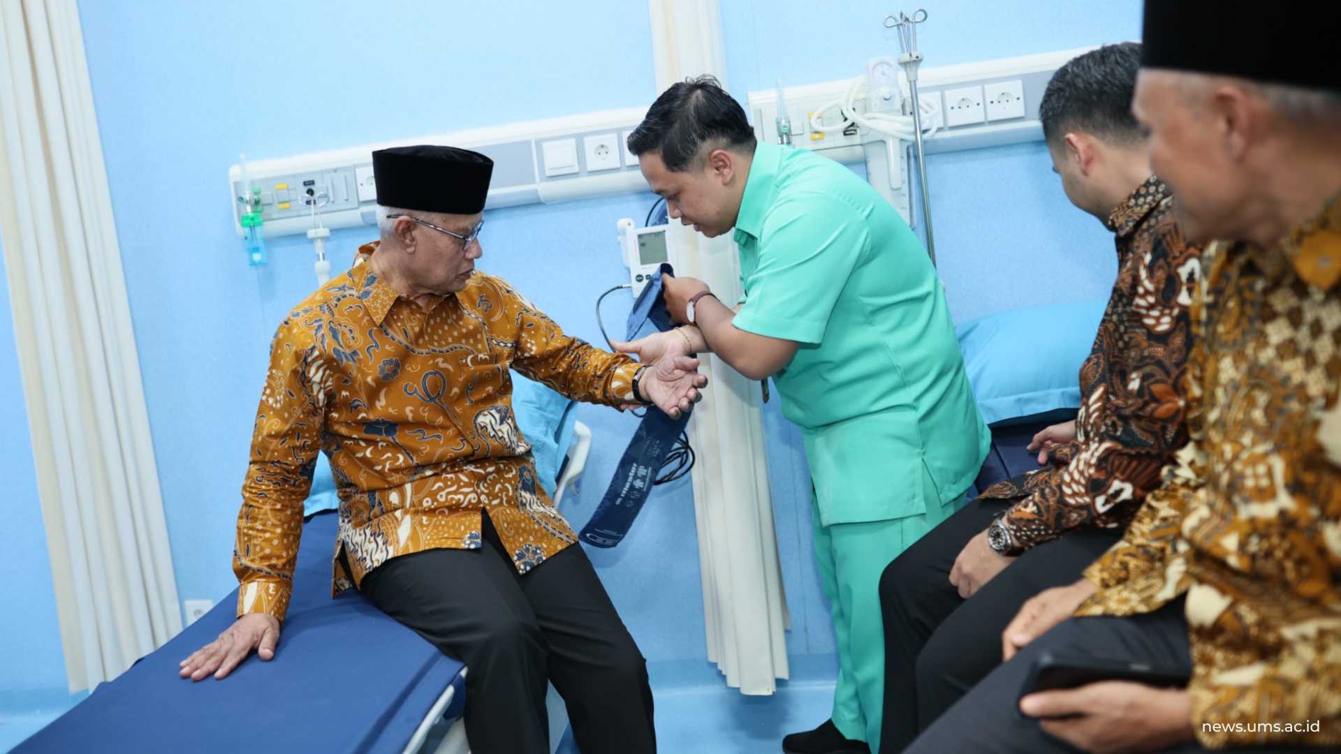 Ketum PP Muhammadiyah, Prof. Dr. Haedar Nashir, M.Si., Cek Tensi di RS A.R. Fachrudin UMS