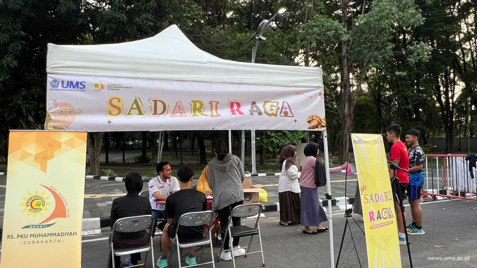 Stand Sadari Raga yang diinisiasi oleh Tim Mahasiswa Ilkom UMS bekerja sama dengan RS PKU Muhammadiyah Surakarta