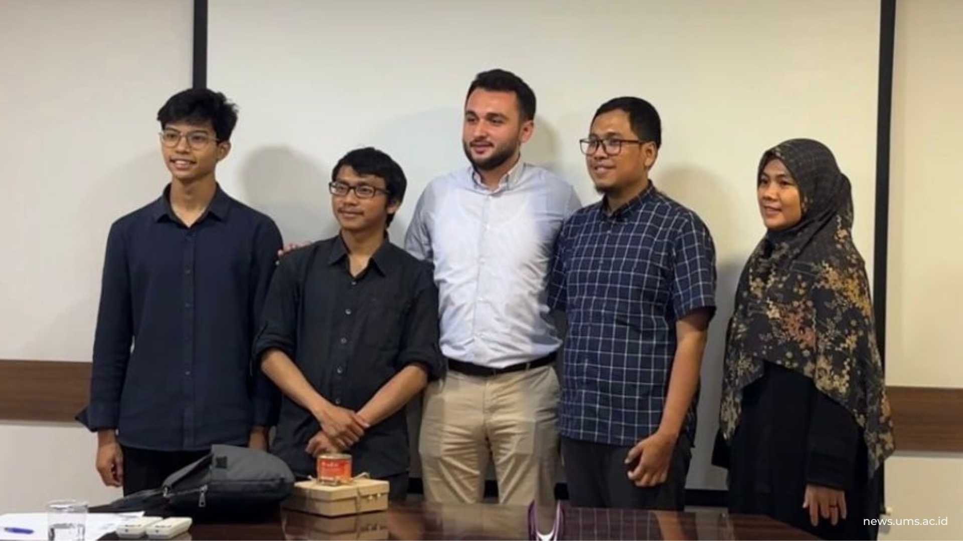 Tim Pengabdian melakukan FGD secara langsung dengan menghadirkan Mucahit Cetin dari Organisasi Wakaf Yedihilal yang membahas tentang pengelolaan lembaga ZISWAF di Turki melalui pendidikan