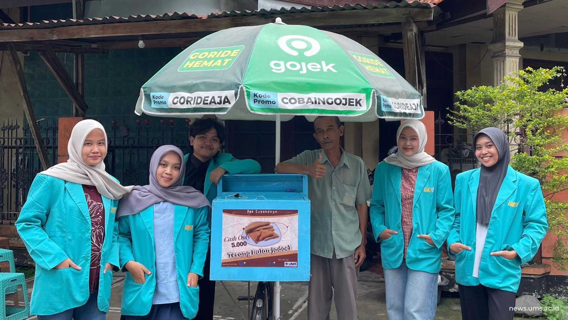 Desain Terang Bulan Jadoel Kelompok Mahasiswa PTI UMS