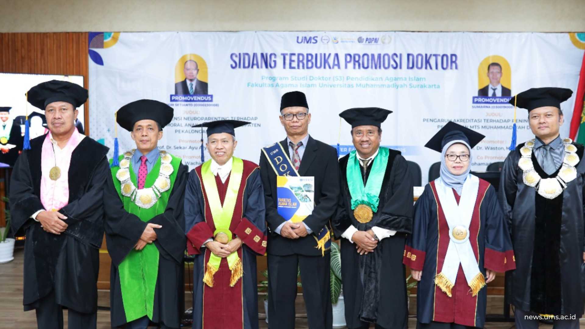 Sumarna foto bersama senat dan dewan penguji