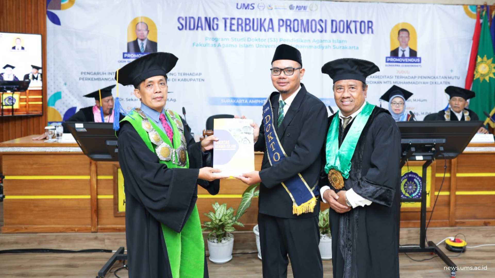 Gigih Setianto saat dikukuhkan sebagai doktor lulusan PAI UMS